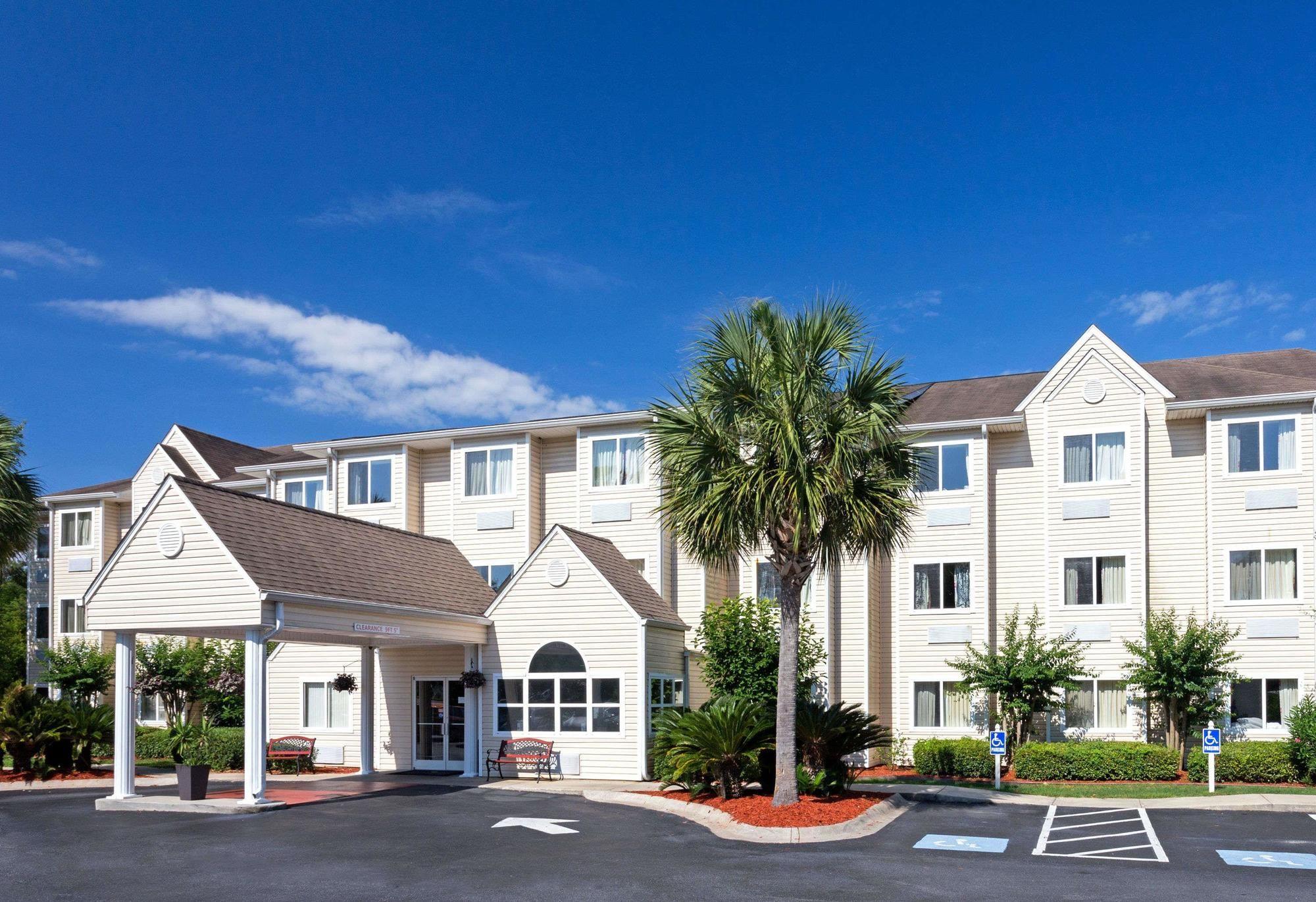 Vista Exterior Microtel Inn & Suites by Wyndham Brunswick North