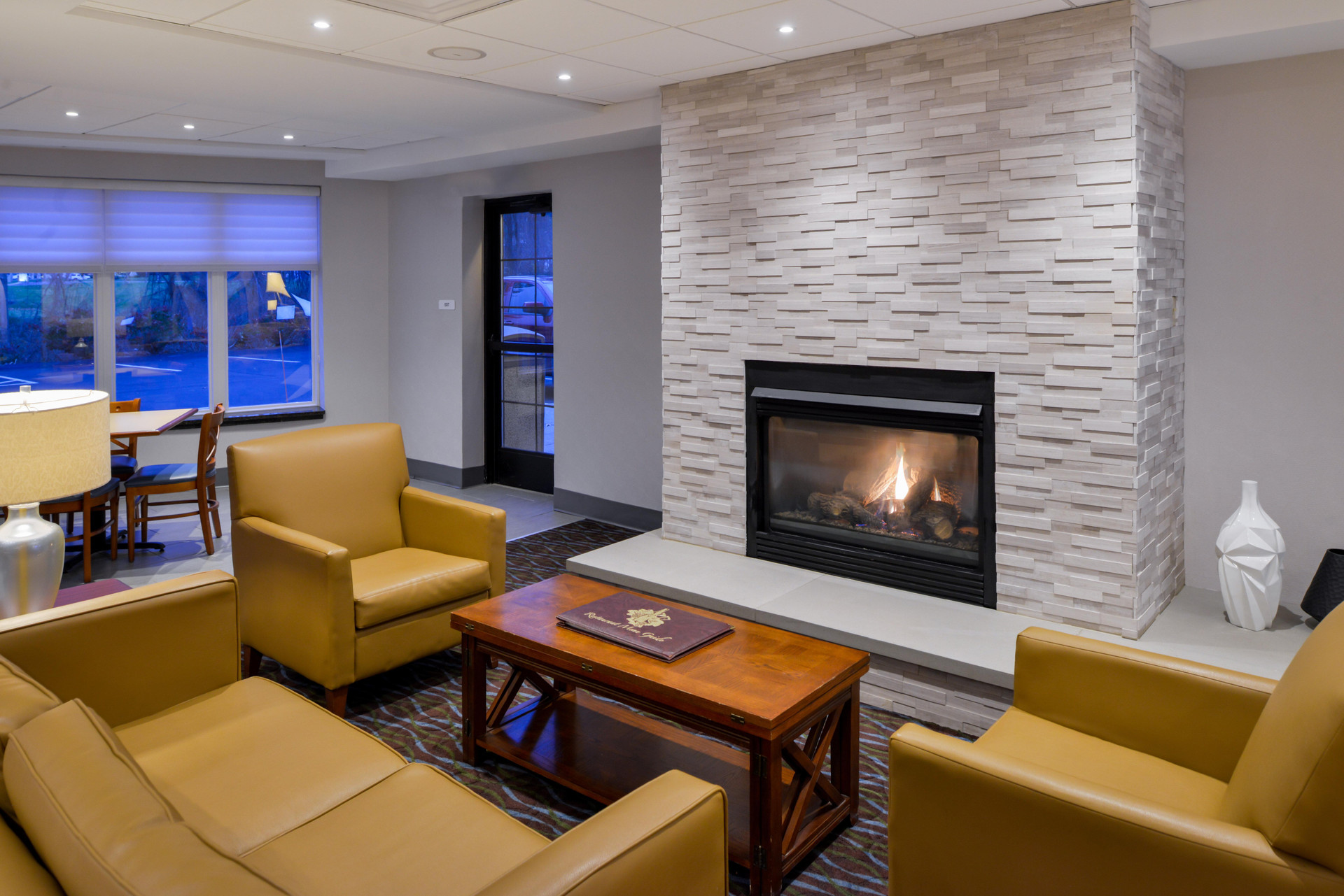 Vista Lobby Holiday Inn Express Suites Clifton Park by IHG