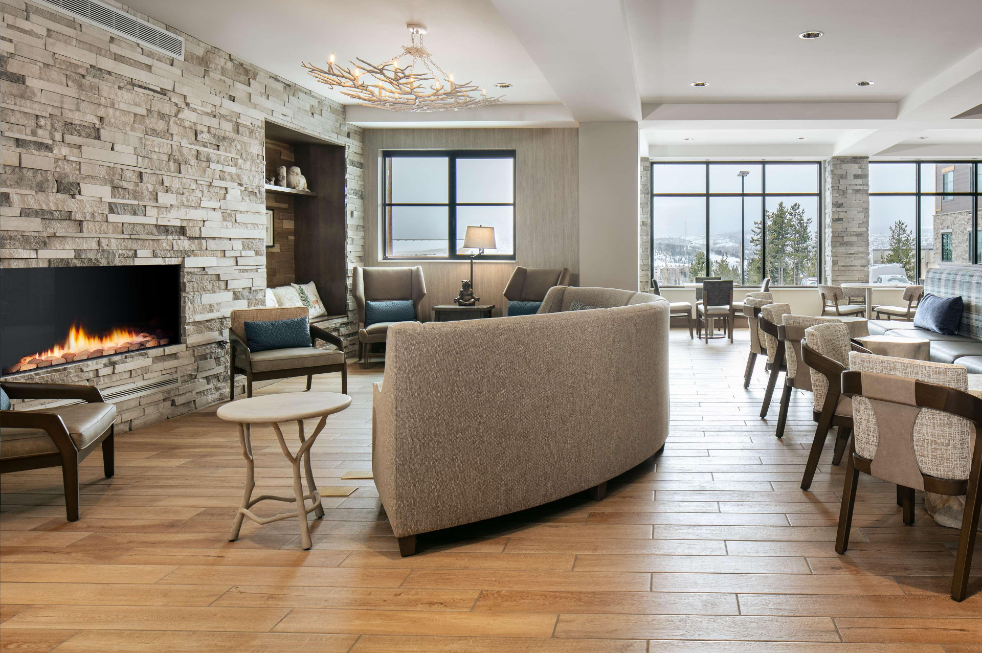 Vista Lobby Homewood Suites by Hilton Dillon