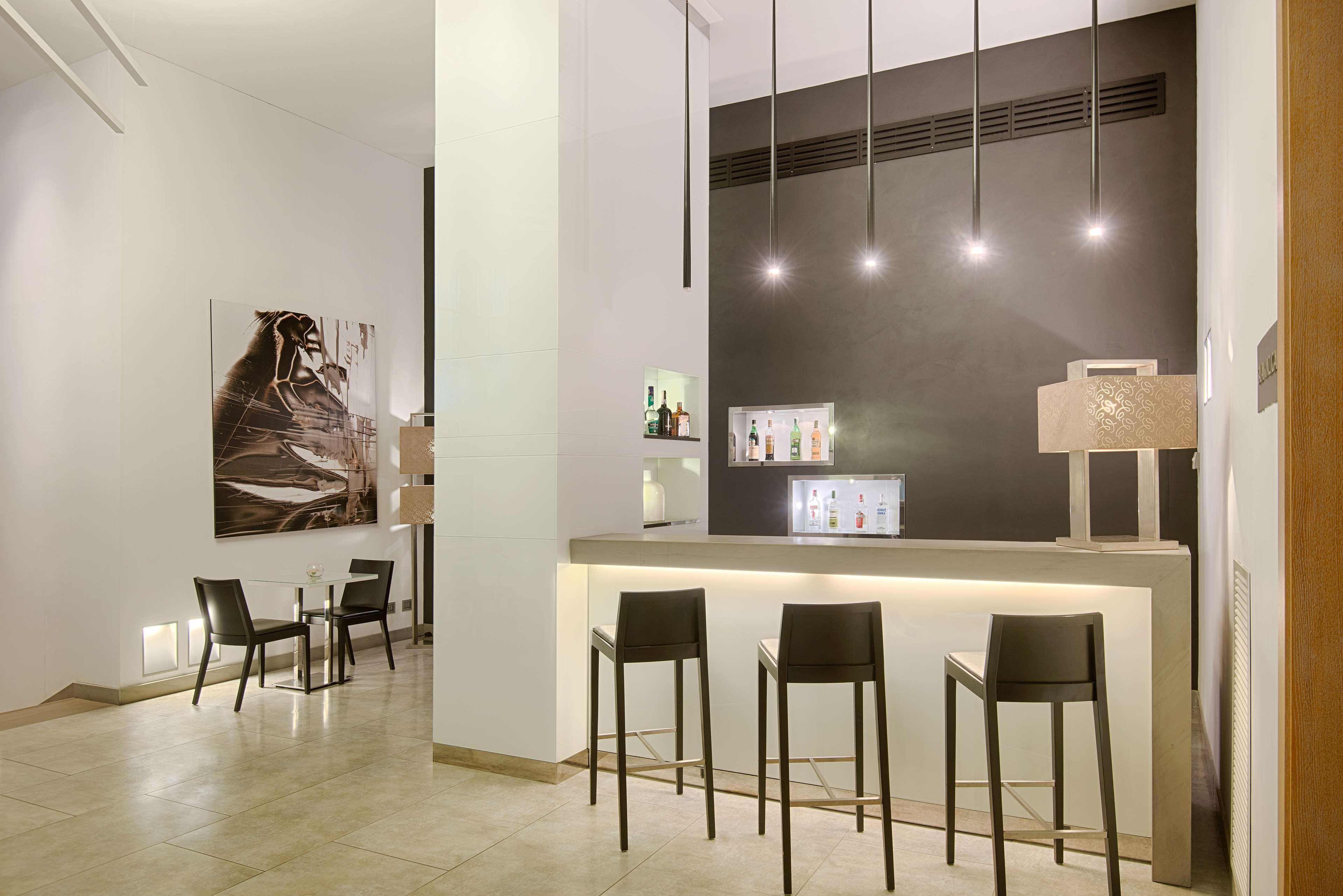 Bar/Salón NH Pisa