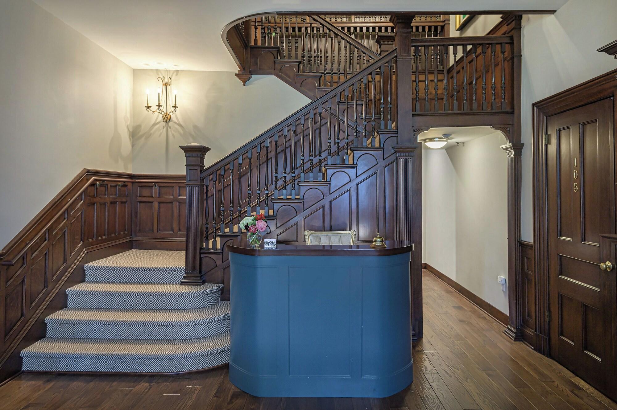 Vista Lobby West Lane Inn