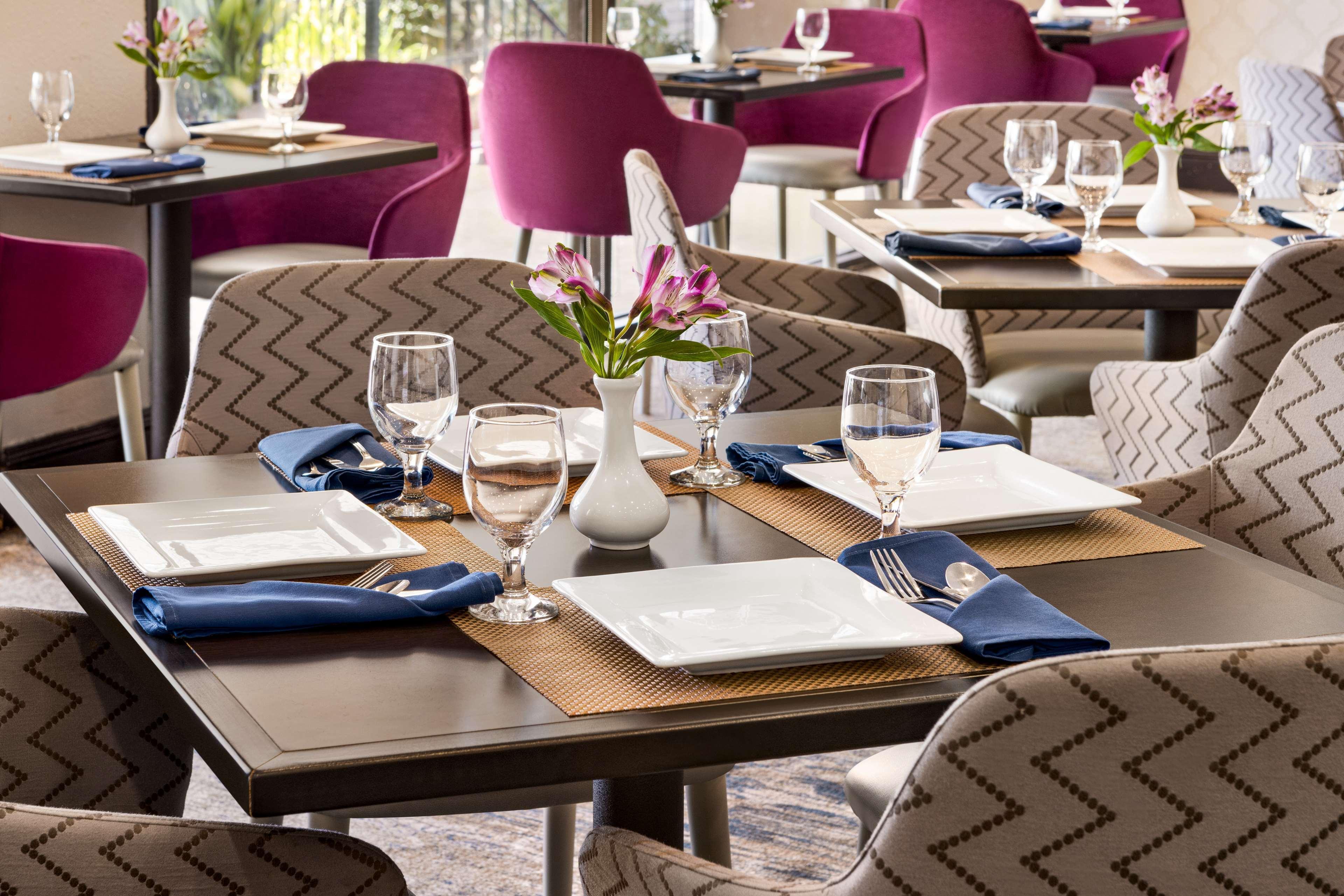 Restaurant DoubleTree by Hilton Hotel New Orleans Airport