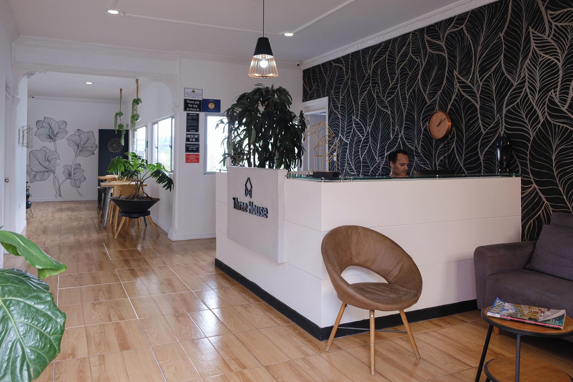Varios Three House Hostel Boutique