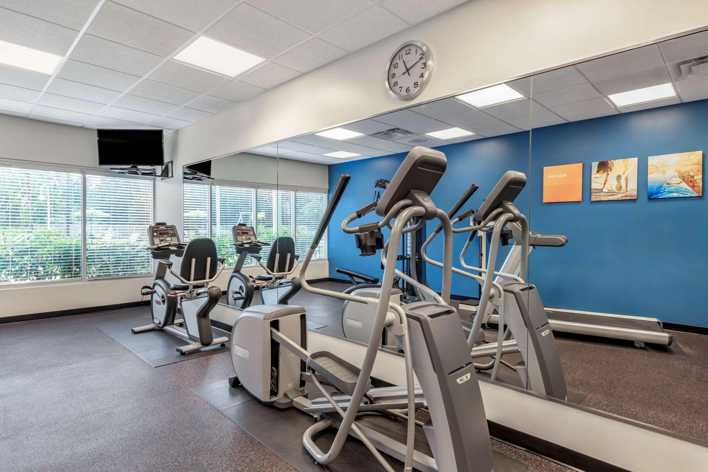 Gimnasio Comfort Suites Maingate East