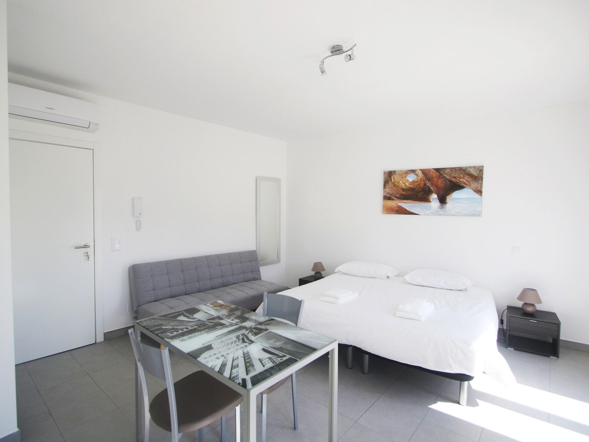 Varios Guest House Lovely Swan