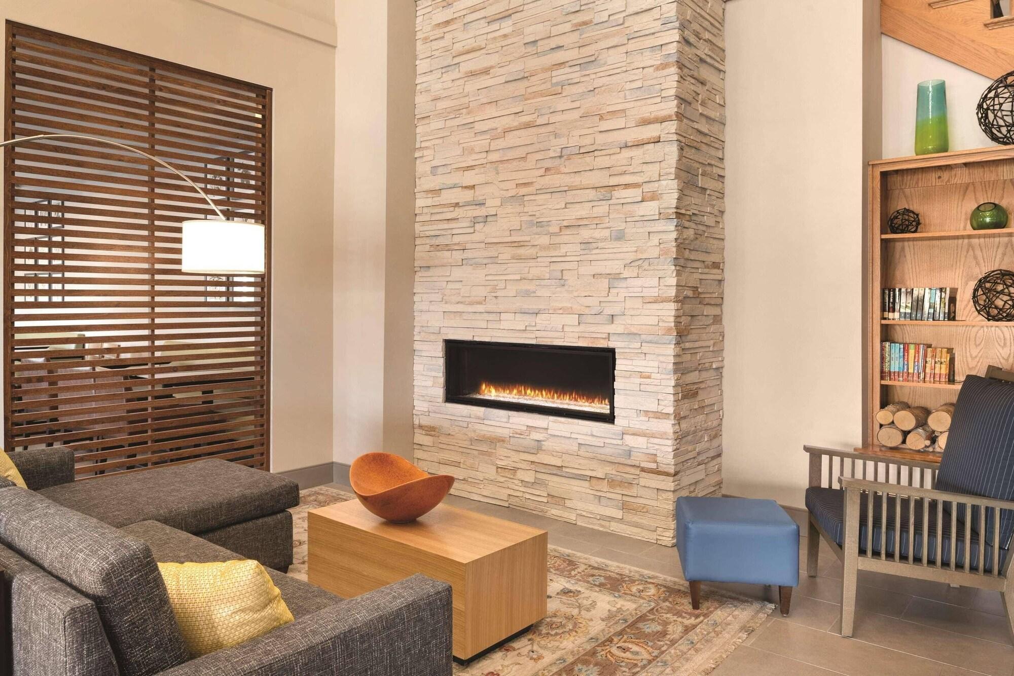 Vista Lobby Country Inn & Suites by Radisson, Galena, IL