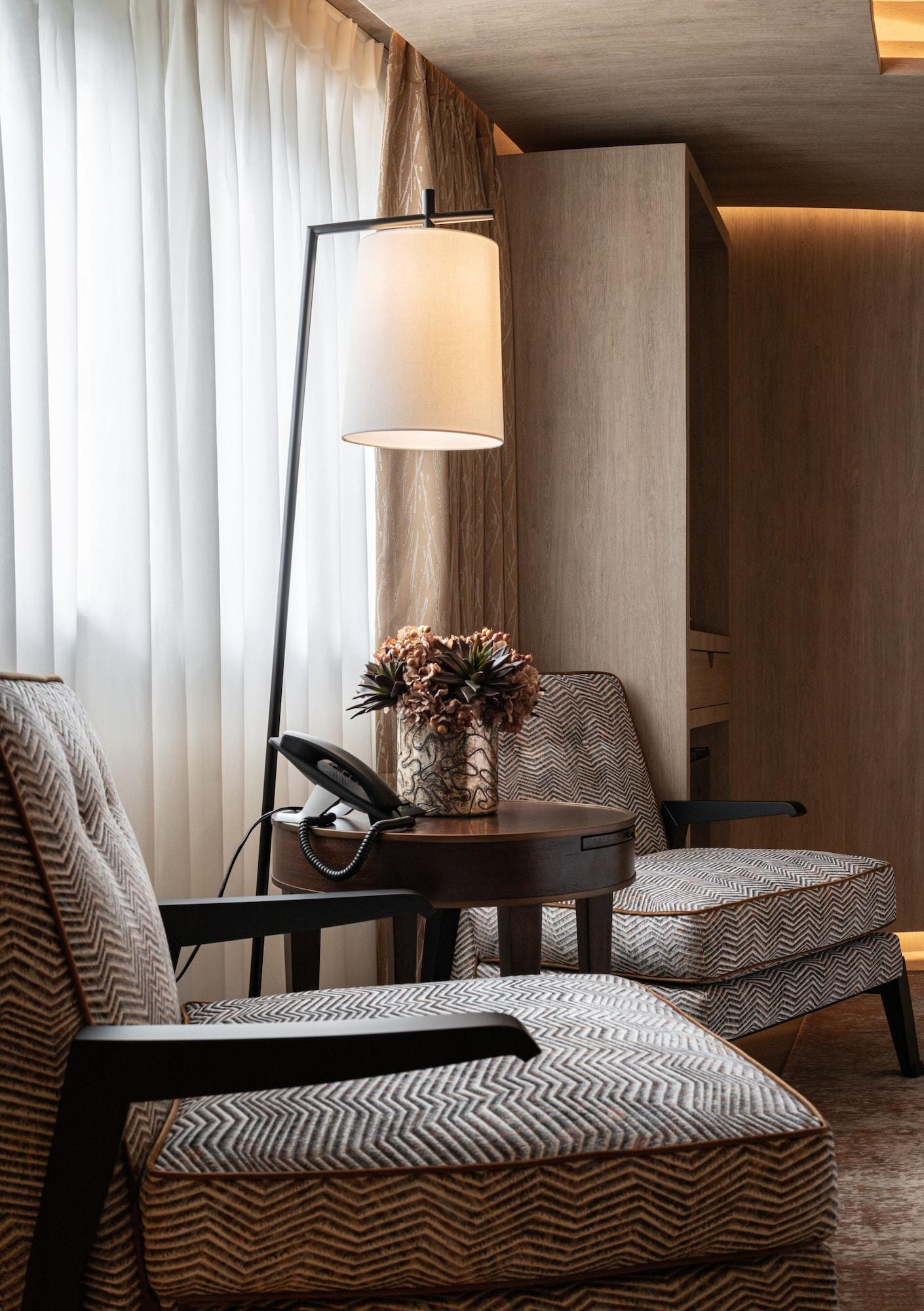 Comodidades del Alojamiento No.4 Carlton Hotel