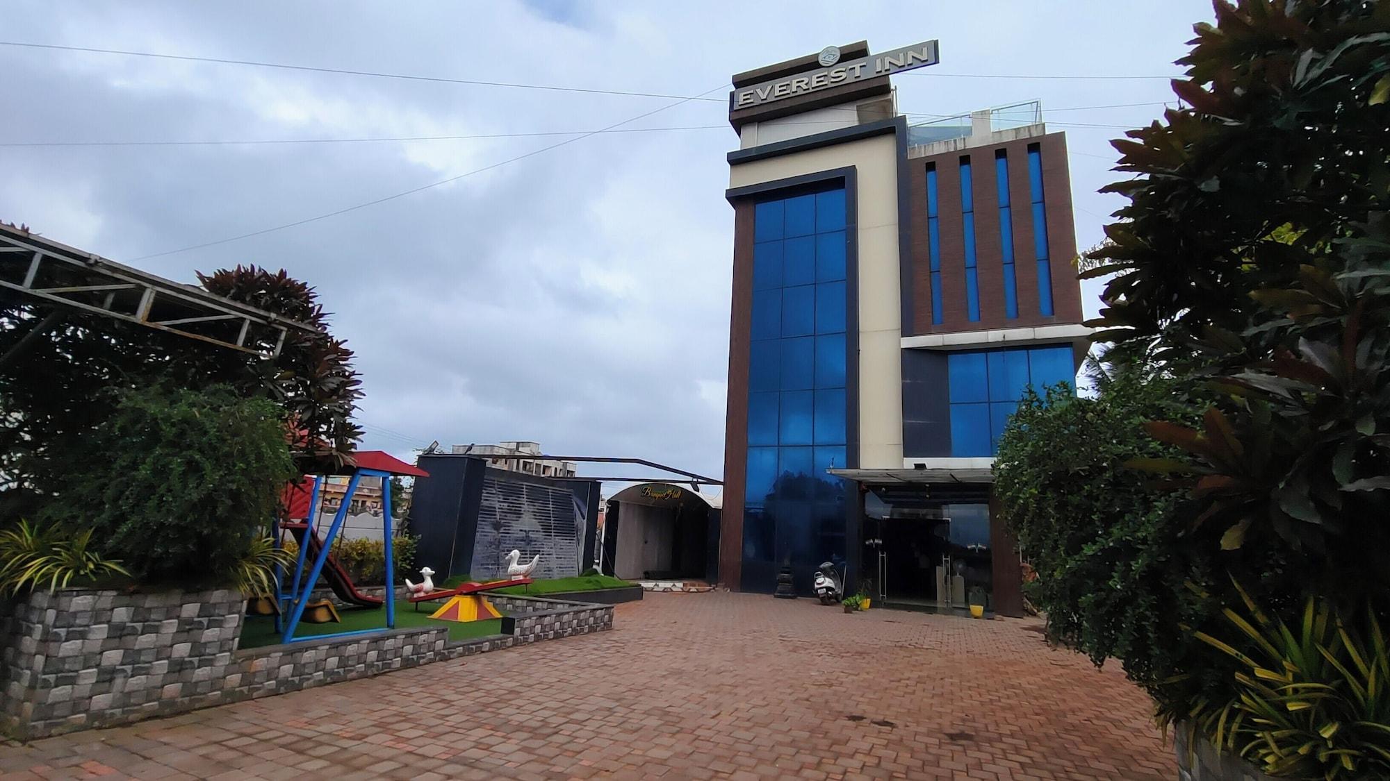 Varios Everest Inn Chakan