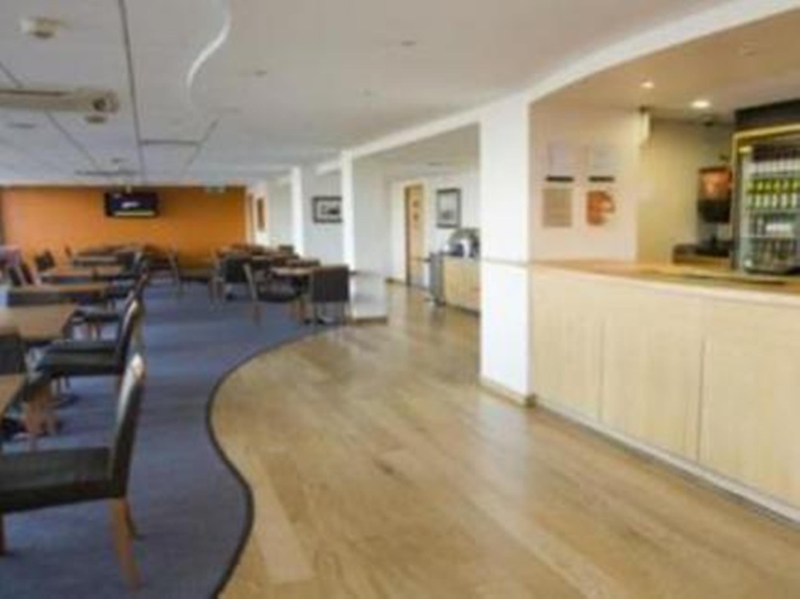 Vista Lobby Travelodge London City Airport