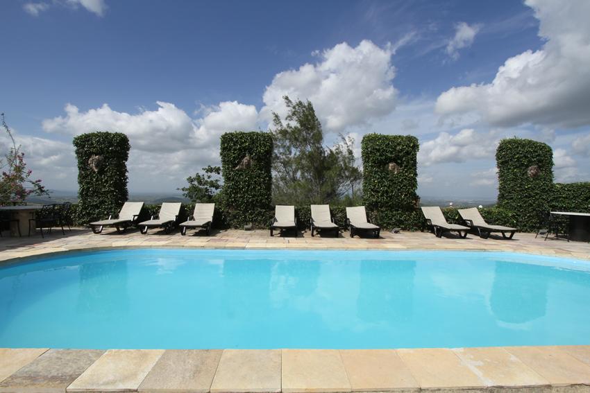 Vista Piscina Hotel Highlander