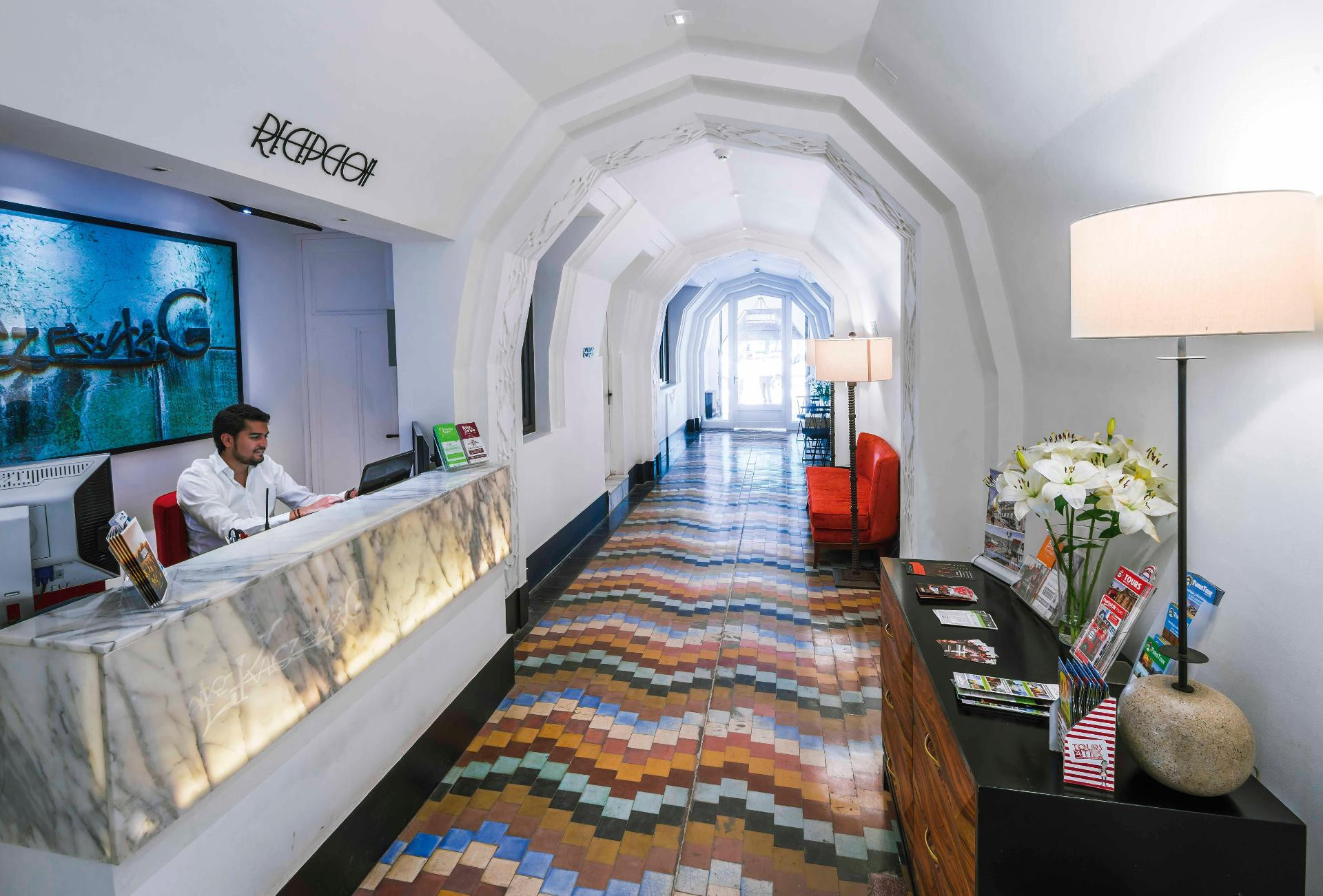 Vista Lobby Luciano K Hotel