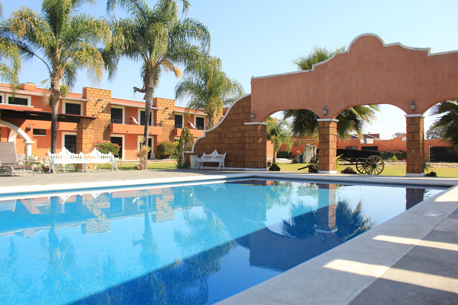 Vista Piscina Hotel Meson del Puente