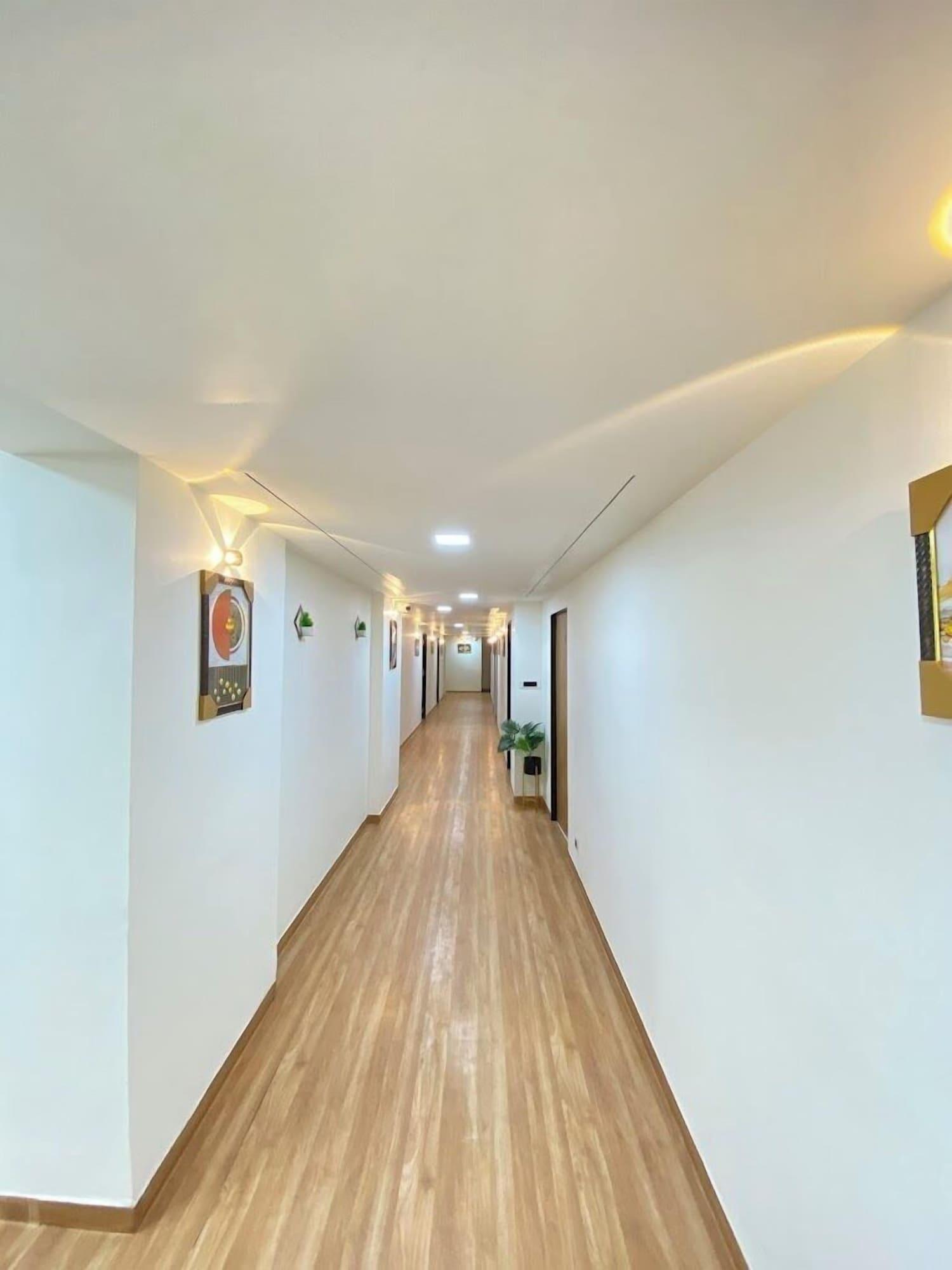 Vista Lobby Royal Meredian Living