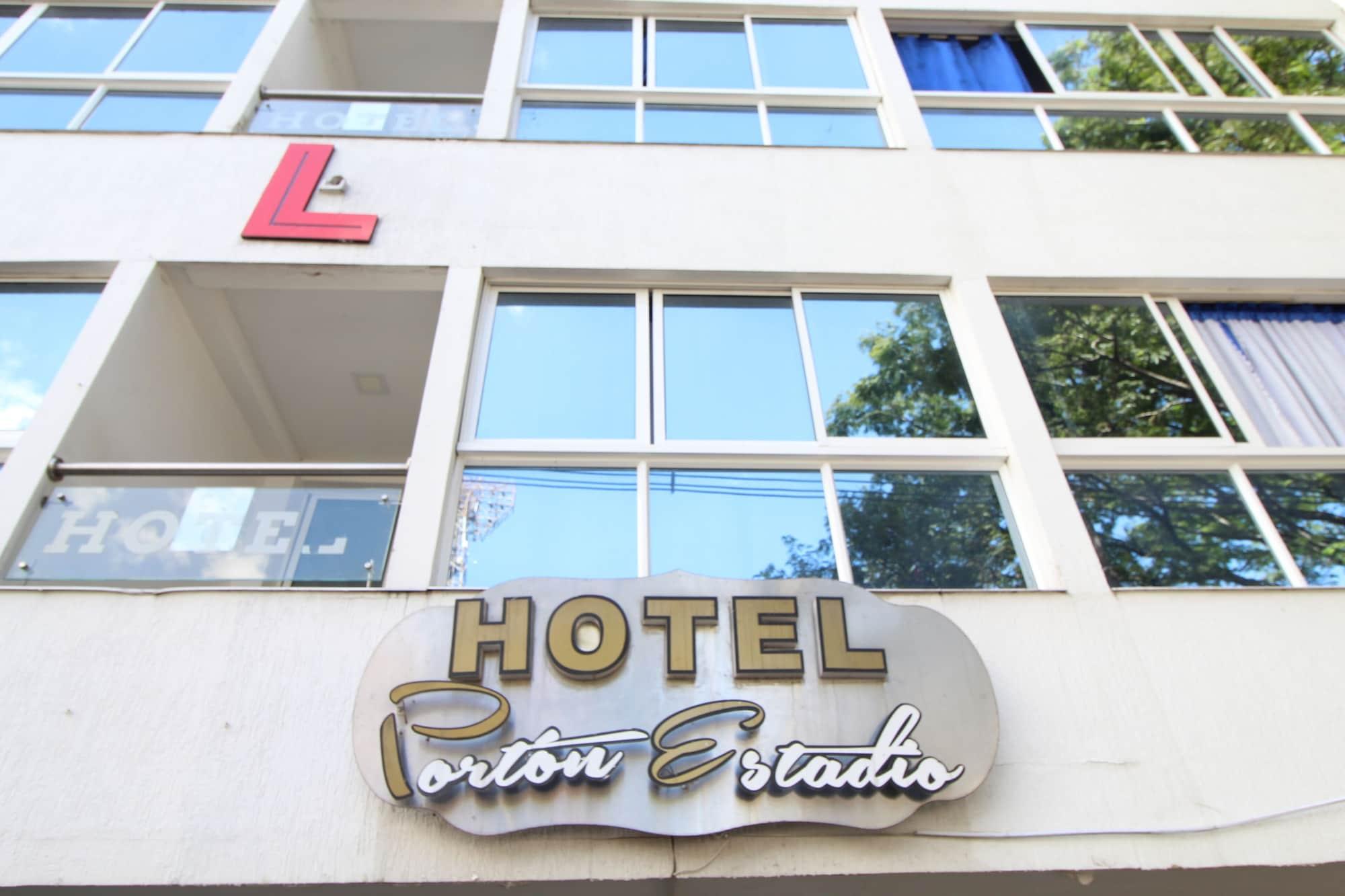 Vista Exterior Hotel Porton Estadio