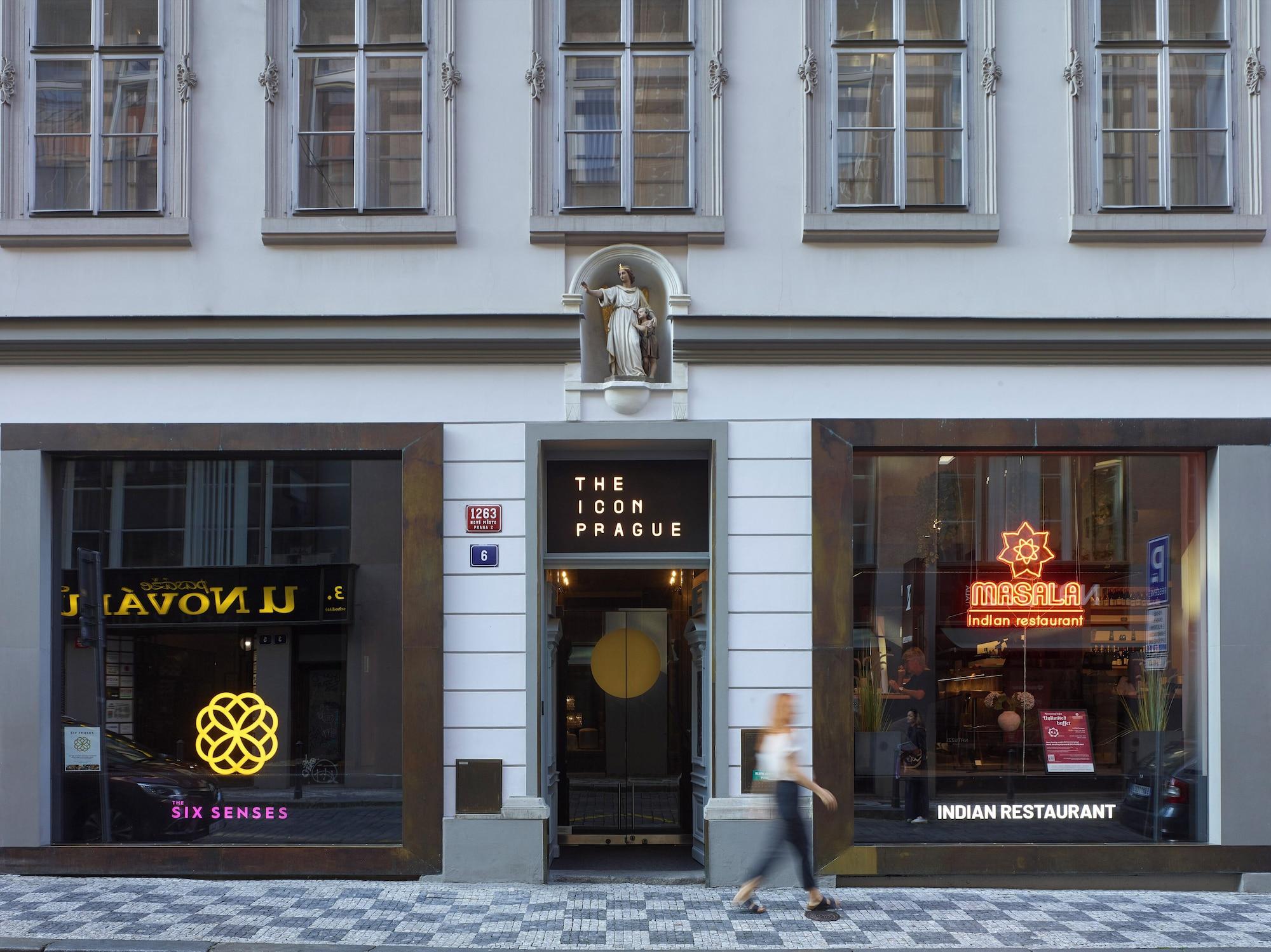 Vista Exterior The ICON Hotel