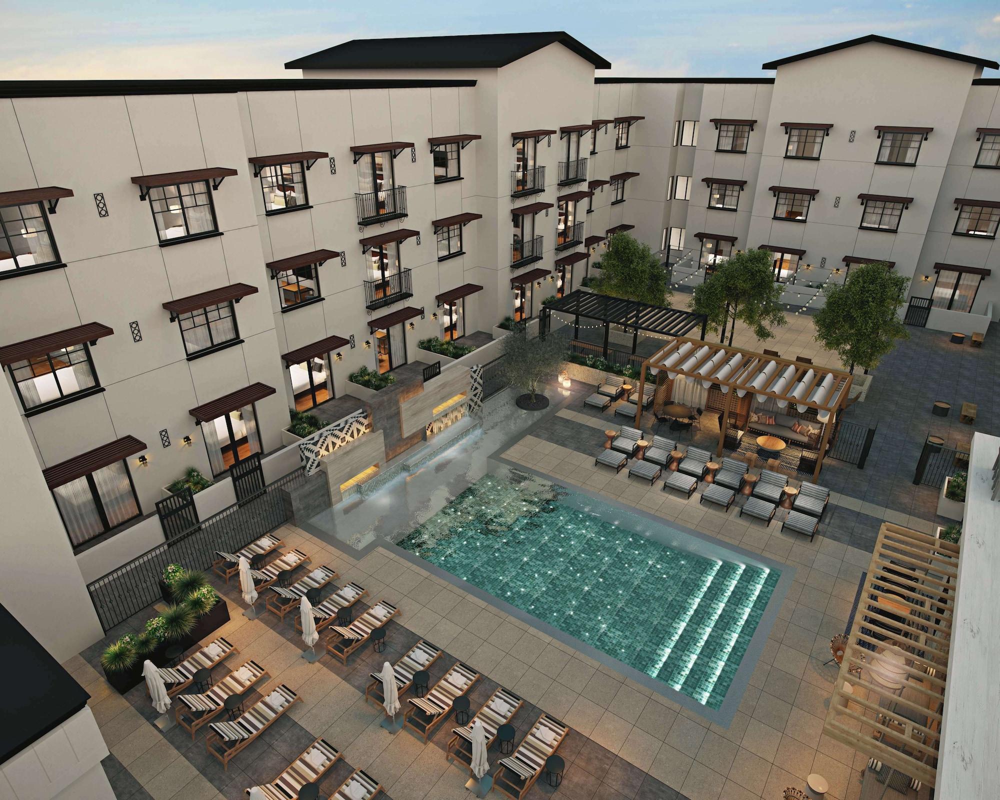 Vista Piscina The Ava Hotel Paso Robles, Curio Collection By Hilton