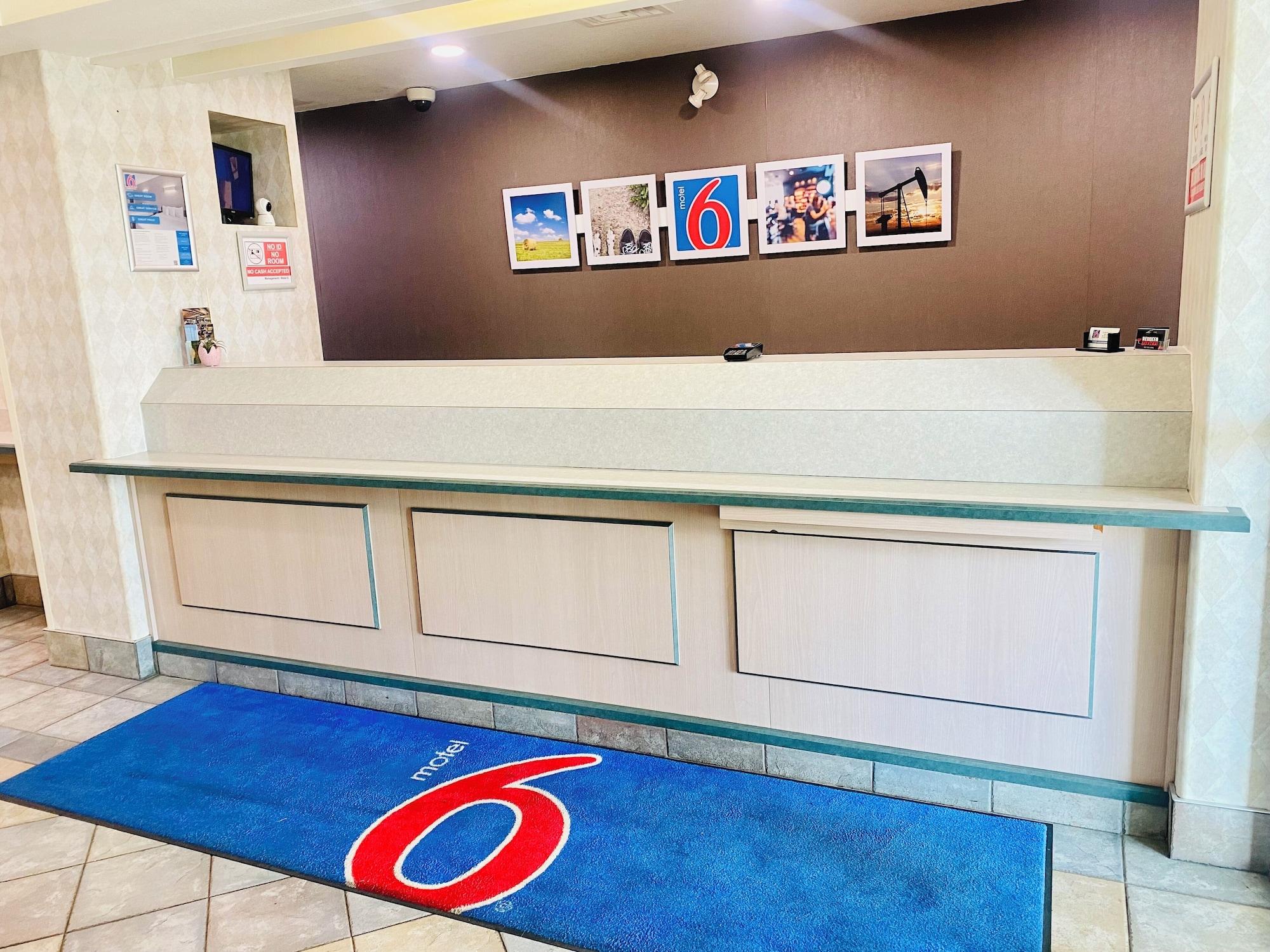 Vista Lobby Motel 6 Red Deer, AB