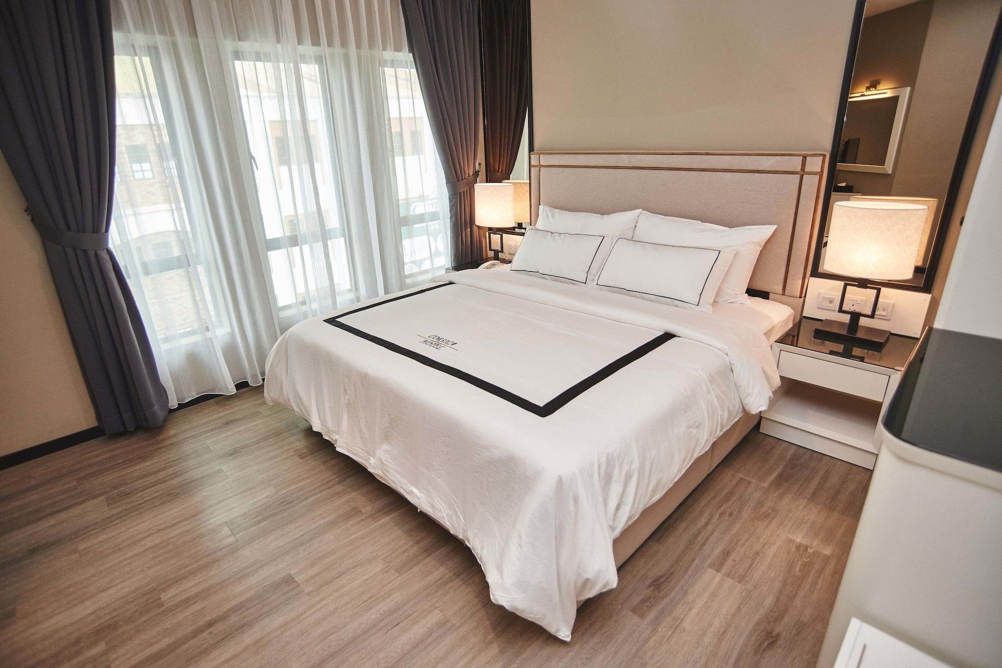 Varios Corsica Hotel