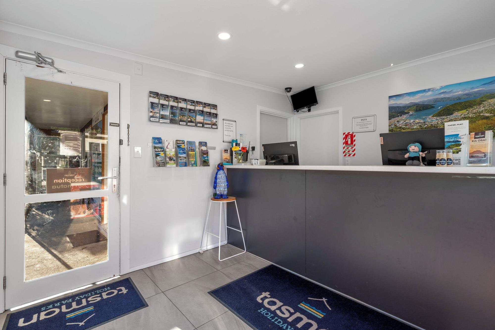 Vista Lobby Tasman Holiday Parks - Picton