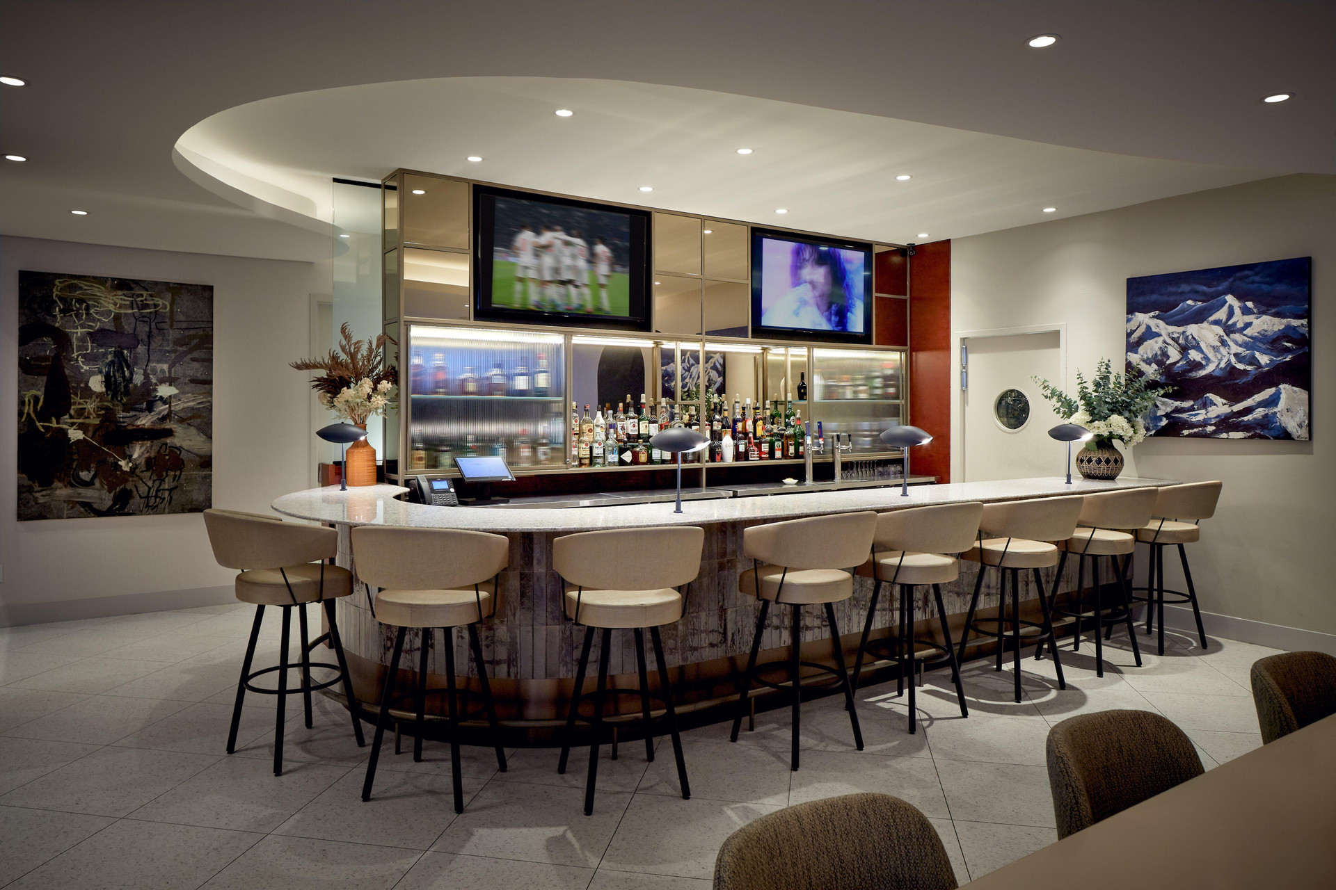 Bar/Salón Holiday Inn Hotel & Suites Montreal Airport by IHG