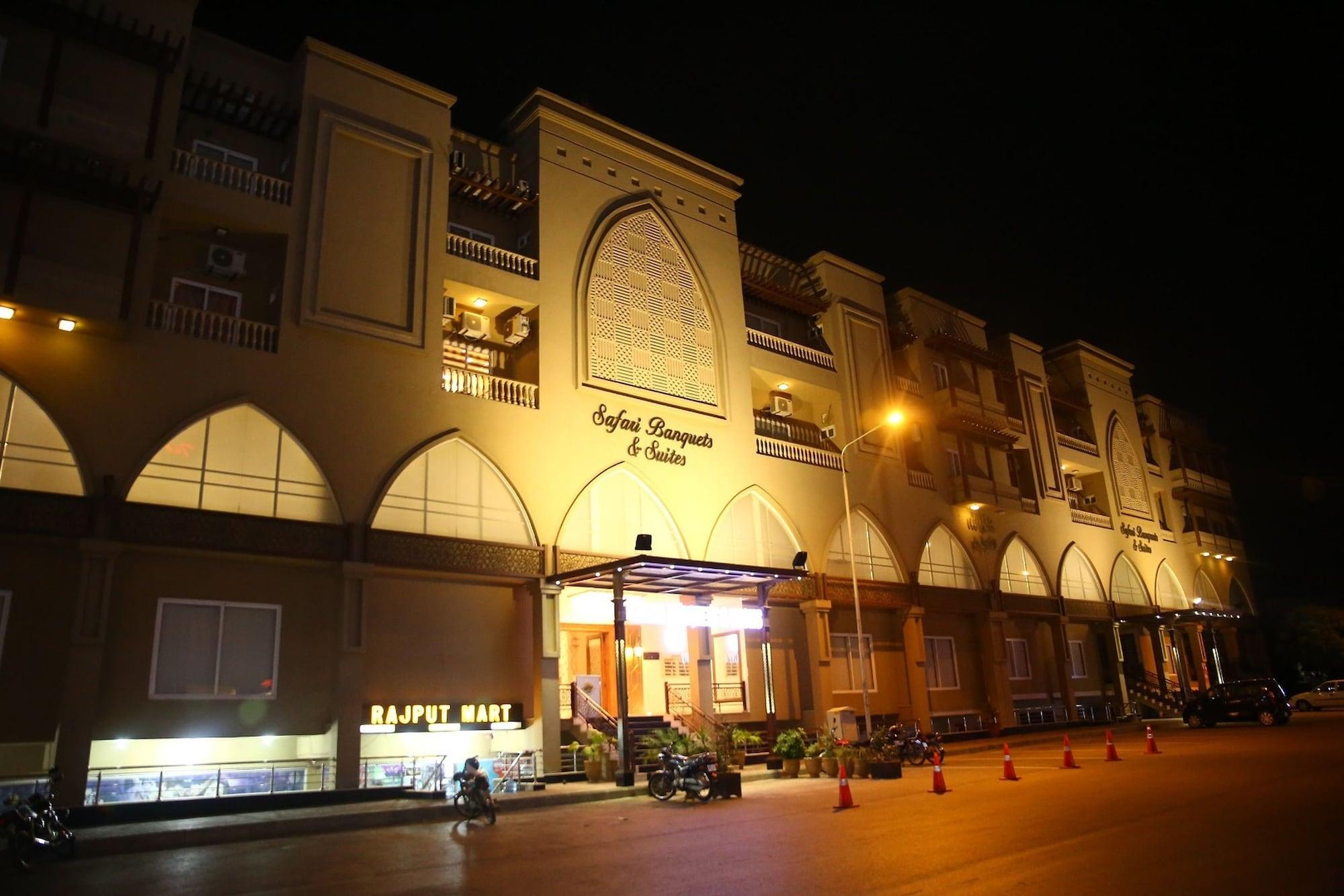 Vista Exterior Safari Club 4