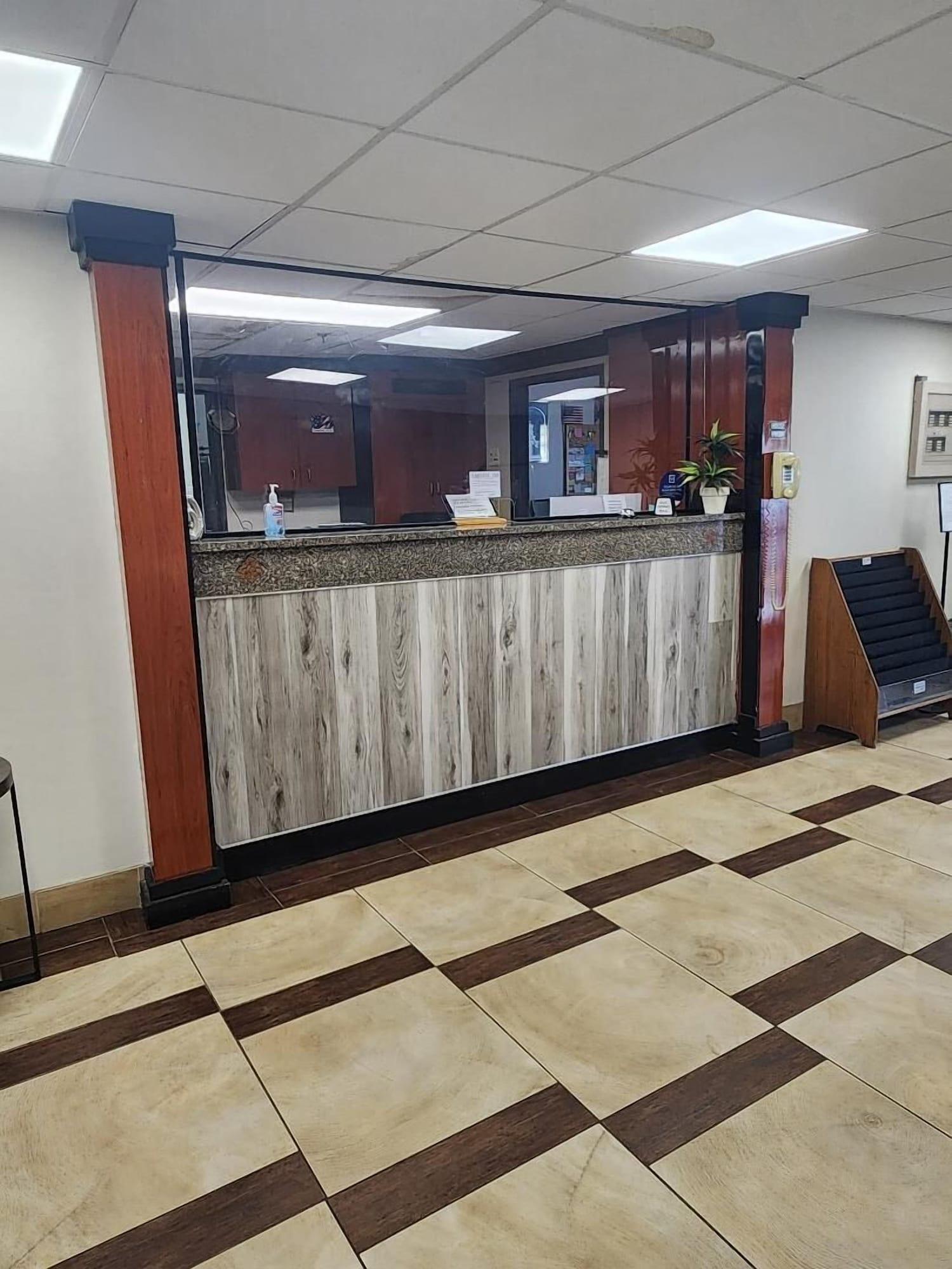 Vista Lobby Gardner Inn