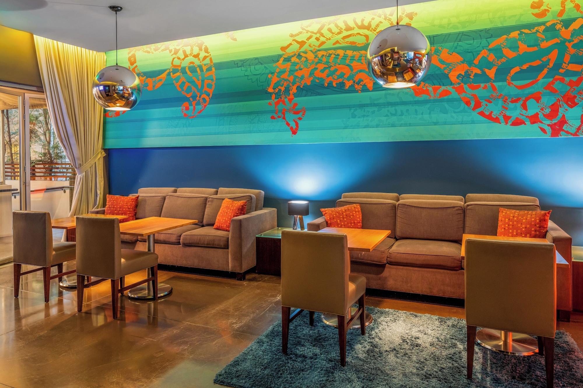 Vista Lobby SIRTAJ - Beverly Hills
