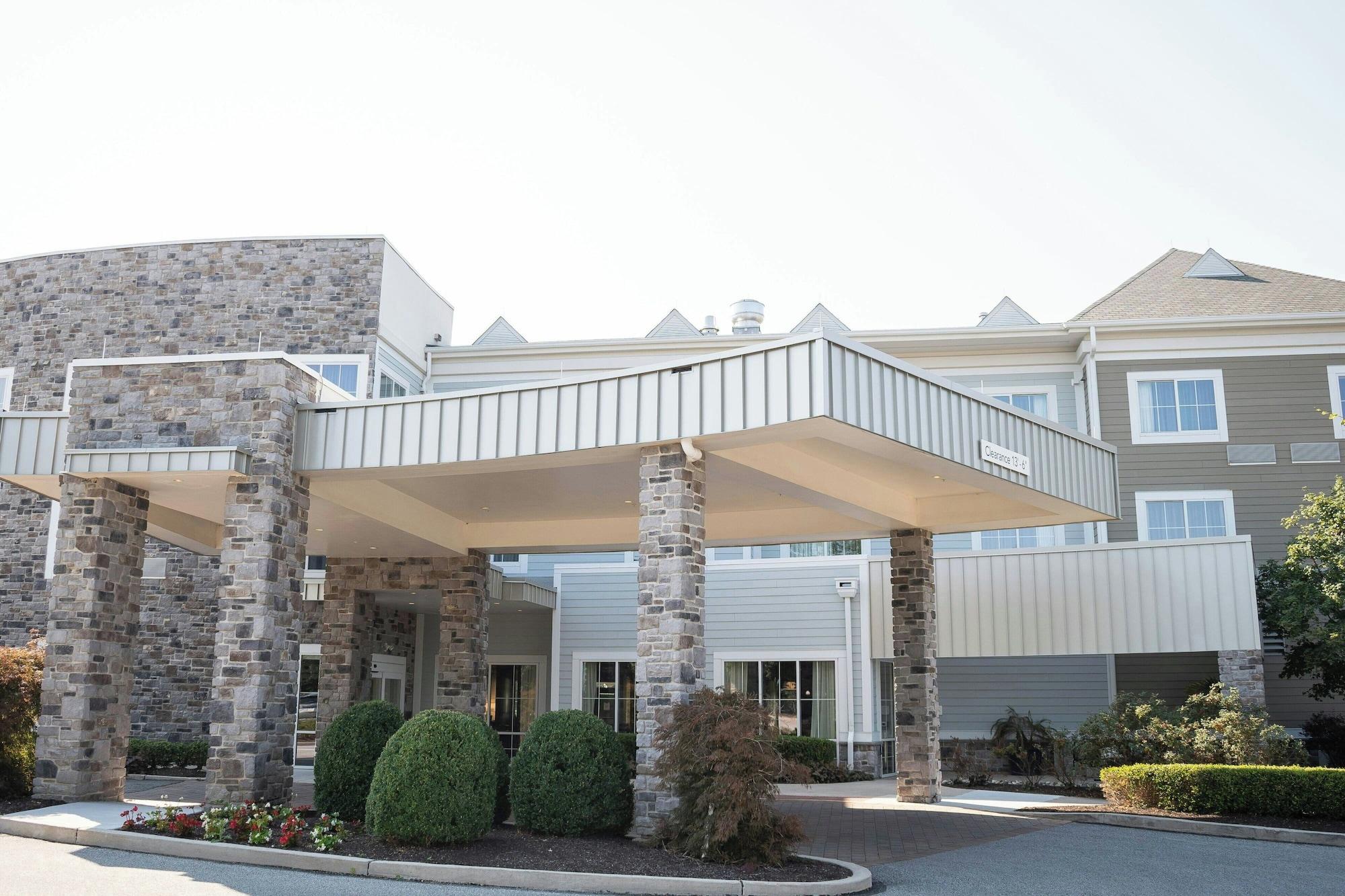 Vista Exterior Courtyard Philadelphia Springfield
