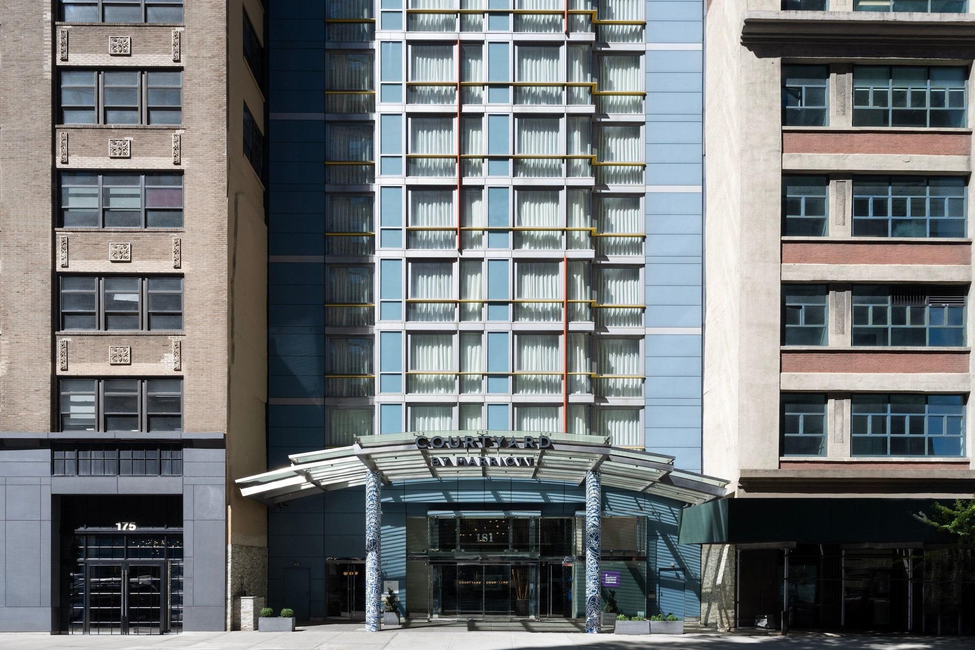 Vista da fachada Courtyard by Marriott New York Manhattan/SoHo
