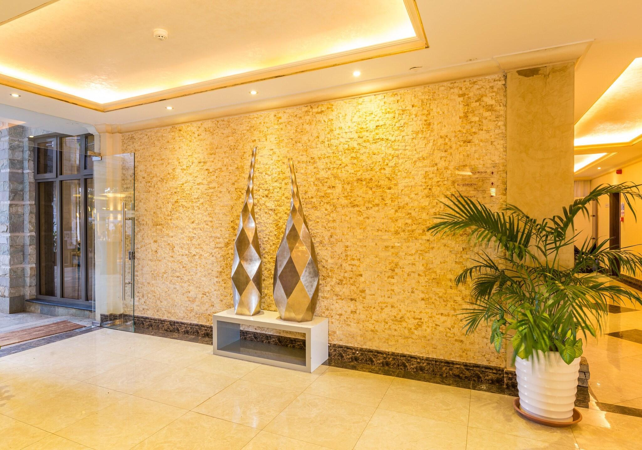 Vista Lobby Alba Hotel Meru