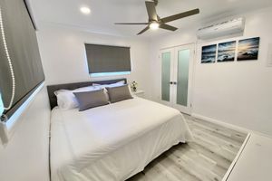 Alquiler Vacacional - Beautiful Beach Retreat in Heart of Town - 2blks to Beach