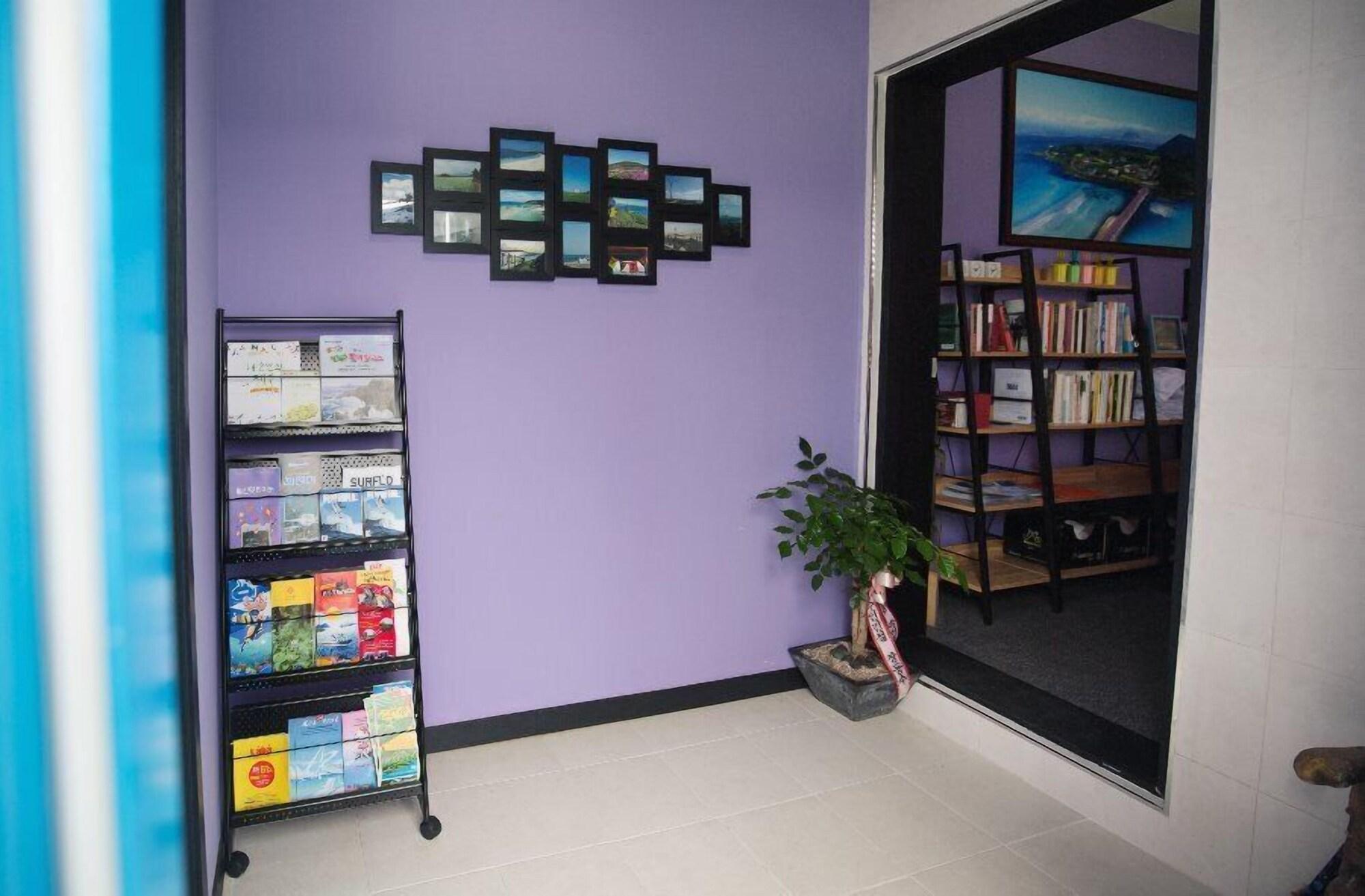 Vista Lobby Christmas Resort