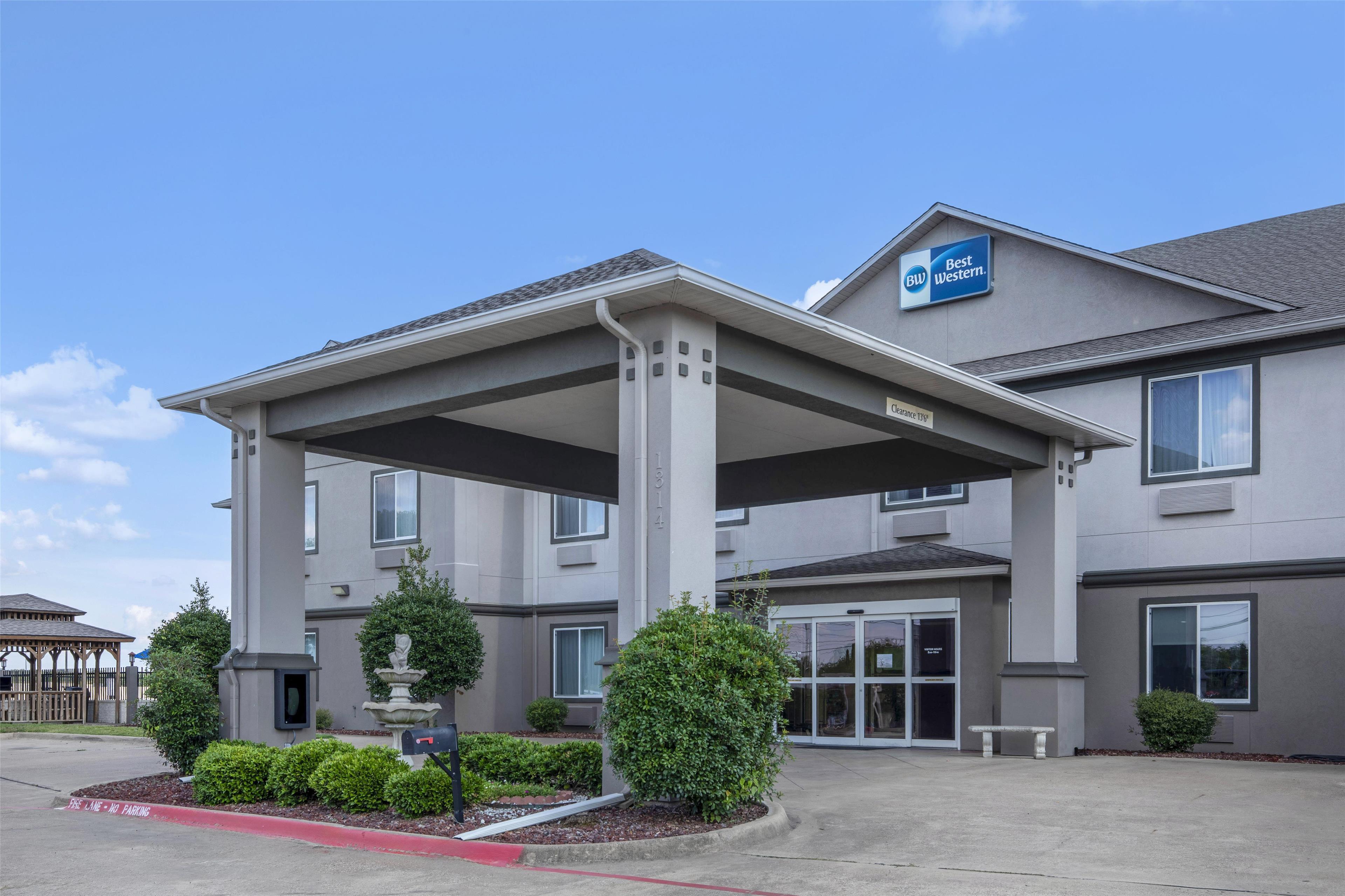 Vista Exterior Best Western Limestone Inn & Suites