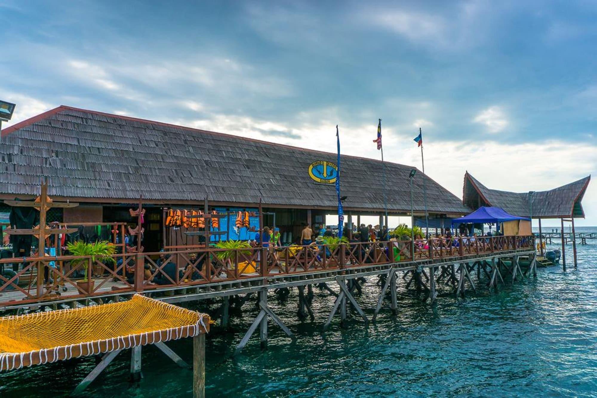 Bar/Salón Borneo Divers Mabul Resort