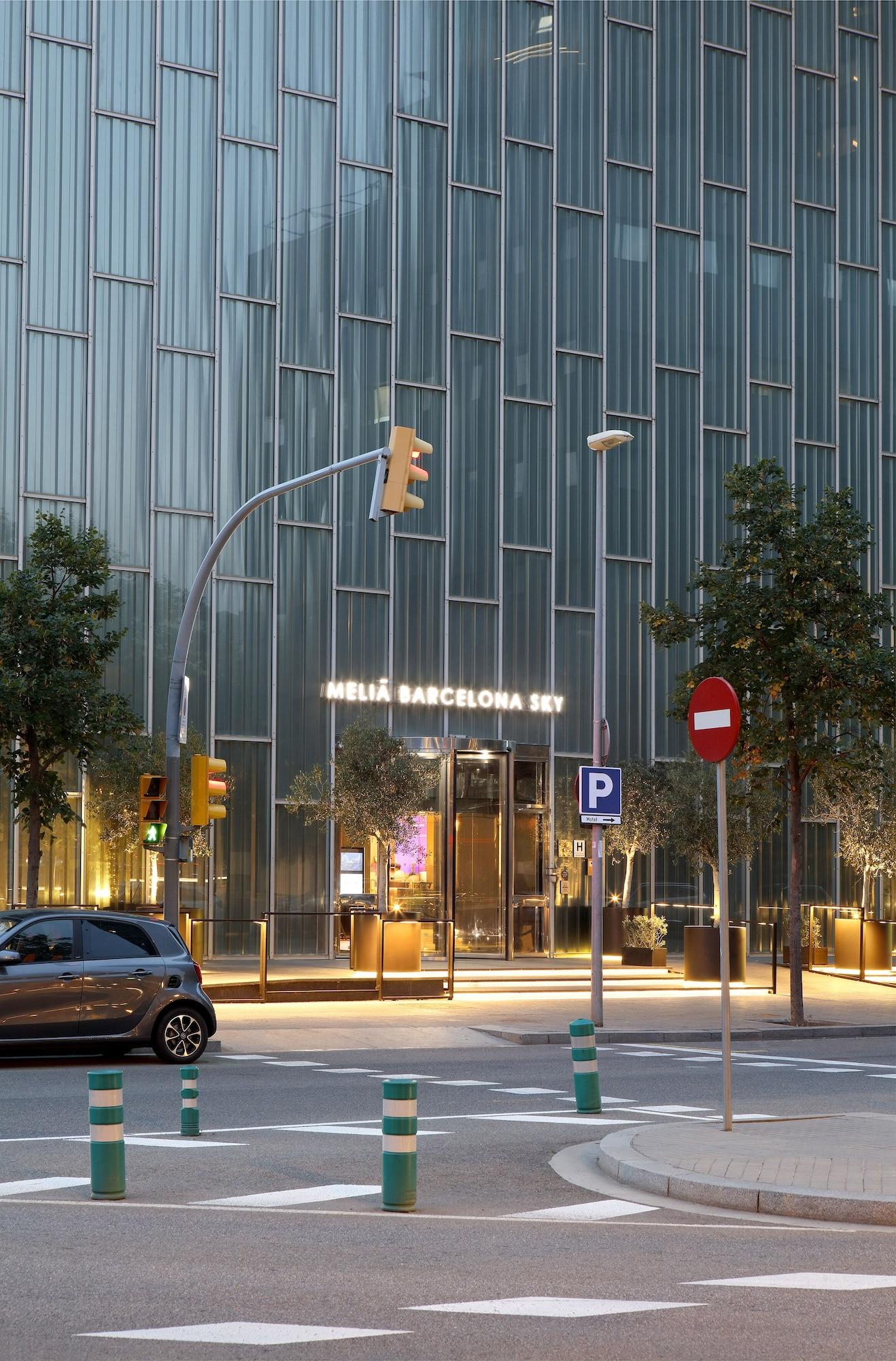 Vista Exterior Melia Barcelona Sky