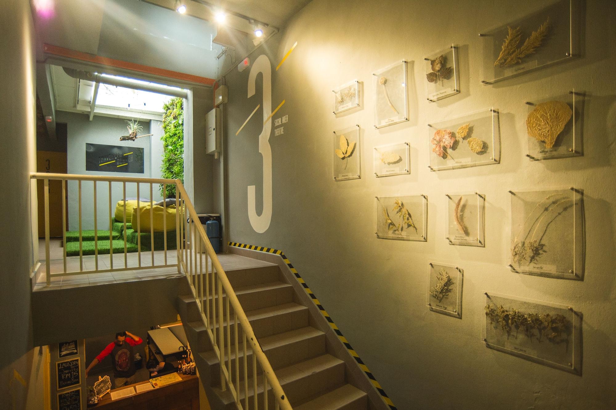 Comodidades del Alojamiento Traveller Bunker Hostel 1