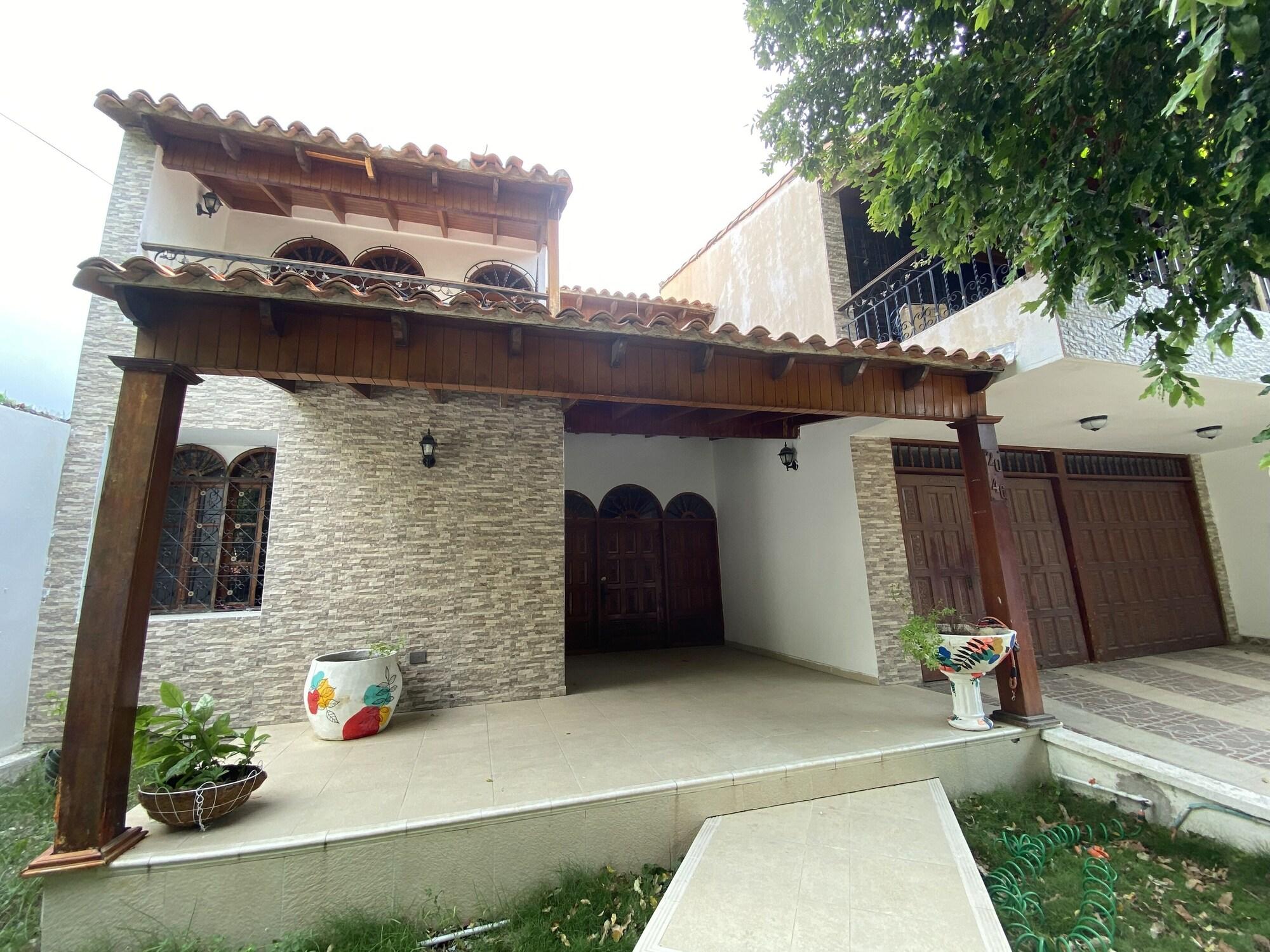 Vista Exterior Casa francesa