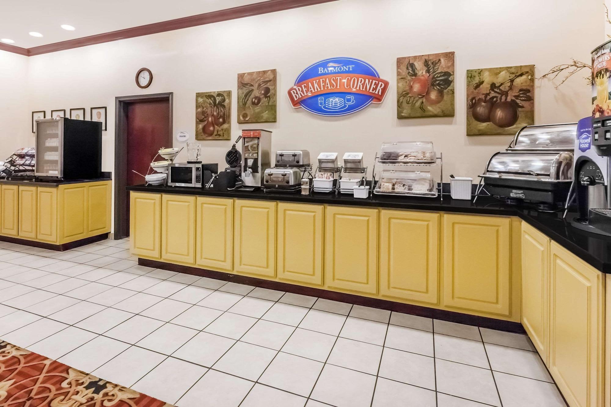 Restaurant Baymont by Wyndham Henderson