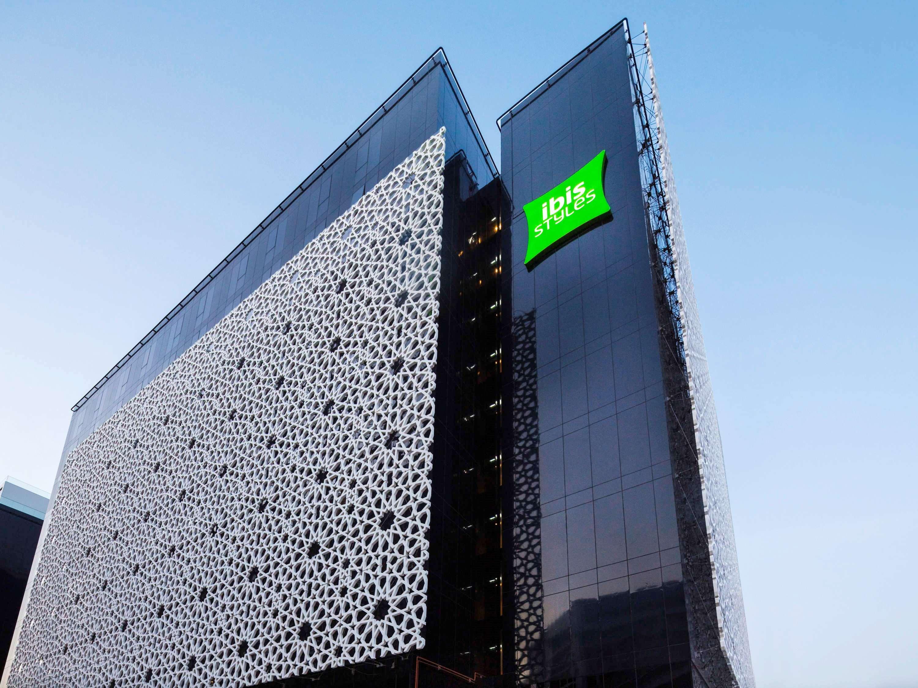 Vista Exterior Ibis Styles Dubai Airport