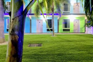 Alojamiento - Tropical Inn & Suites