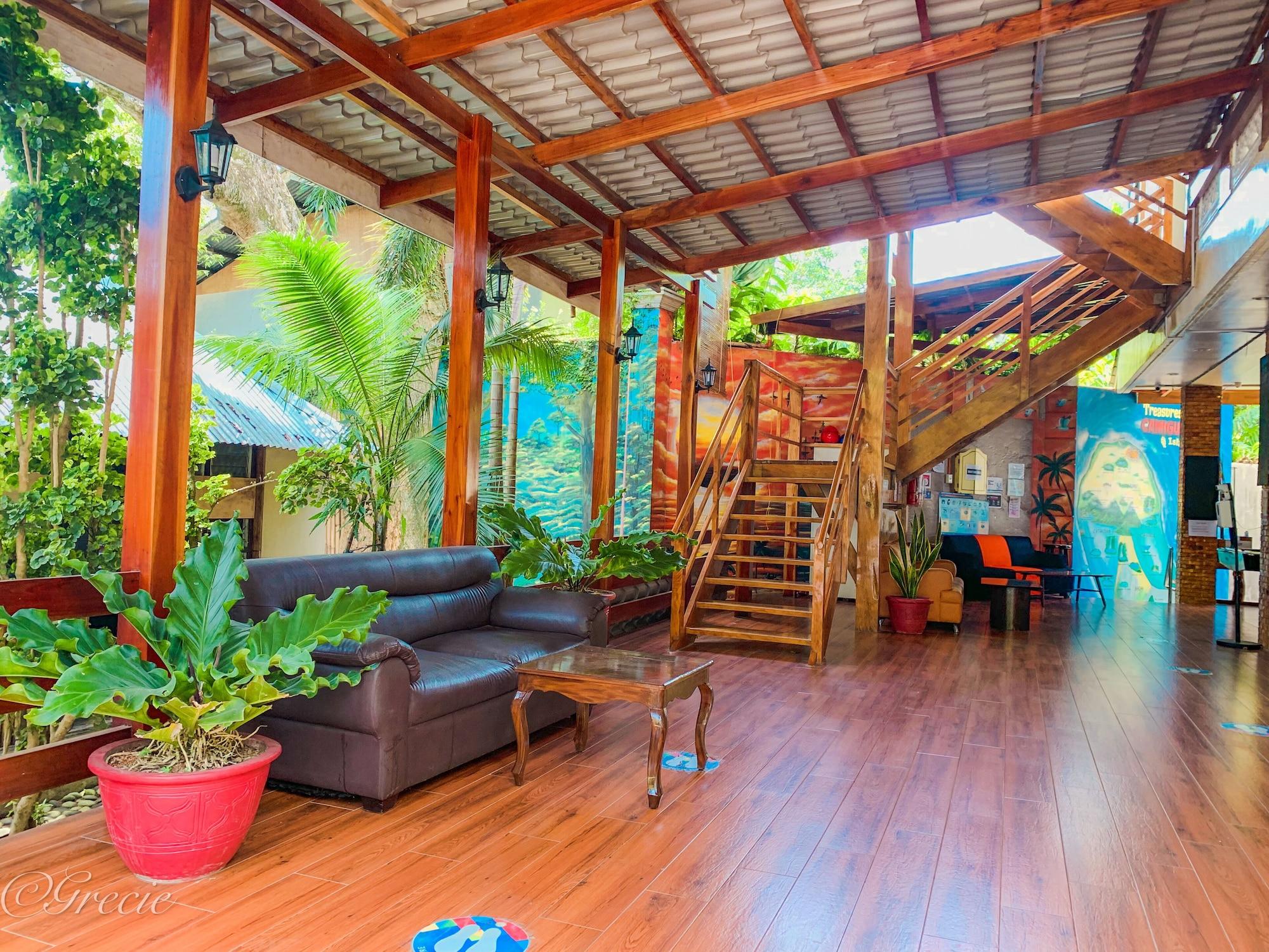 Vista Exterior Mabini Hotel