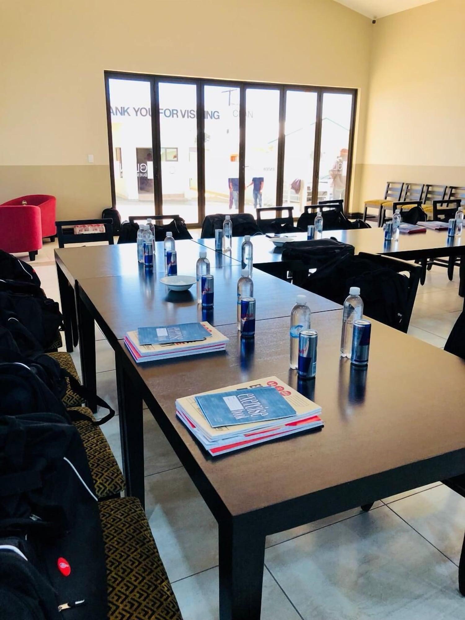 Sala de Reuniones The Clan Guest House