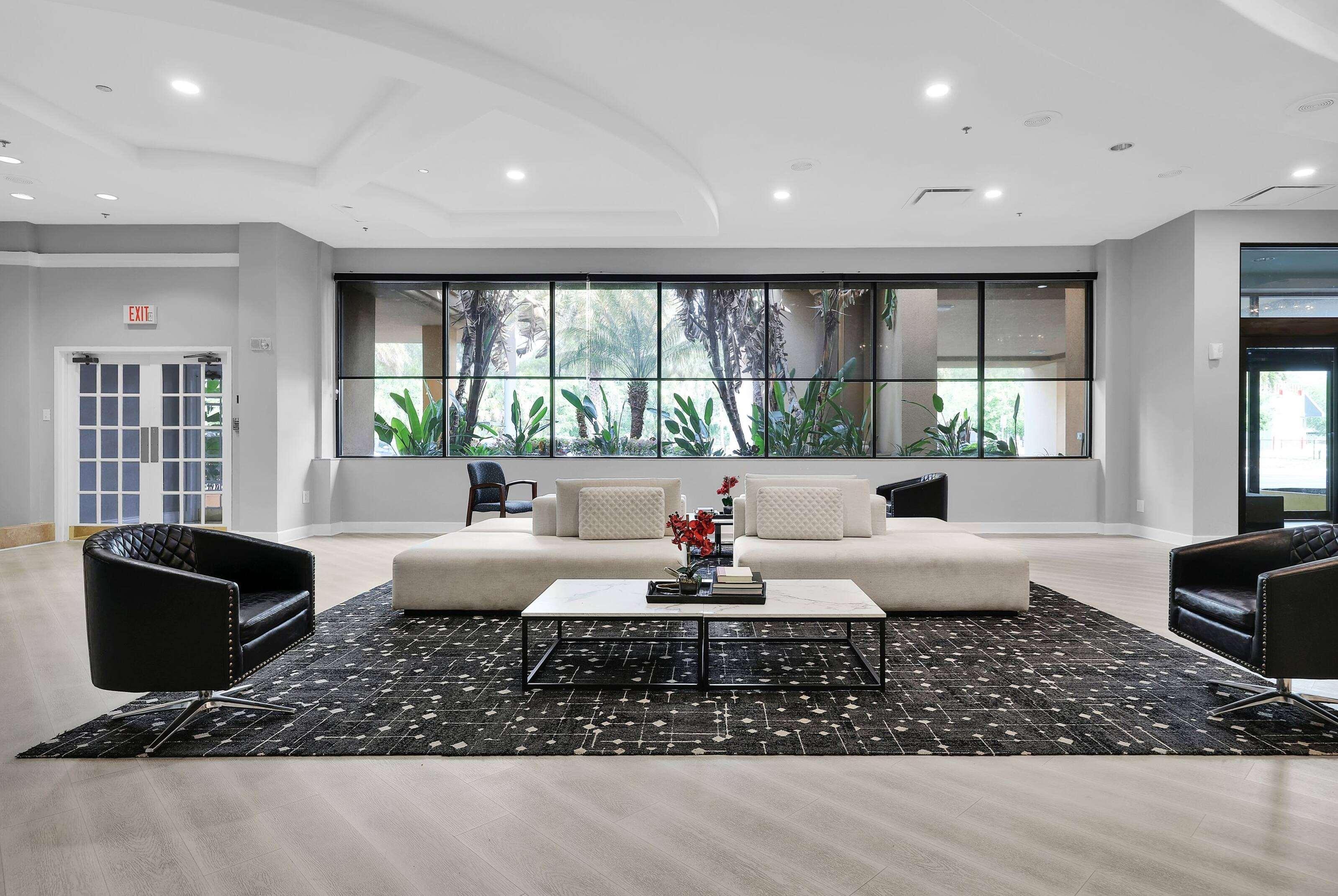 Vista Lobby Ramada by Wyndham Jacksonville I-95 by Butler Blvd
