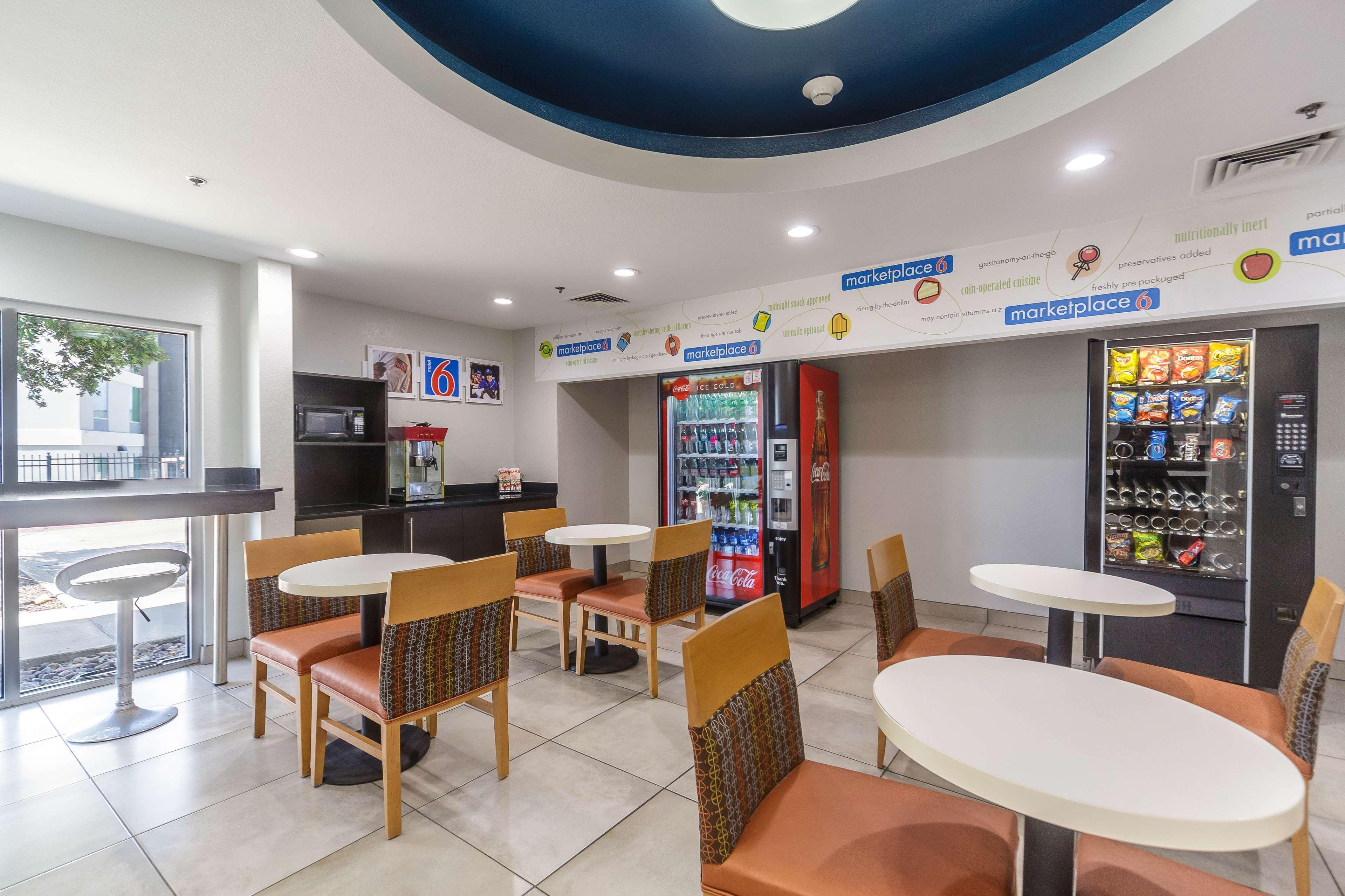 Restaurant Motel 6 Laredo, TX - Airport