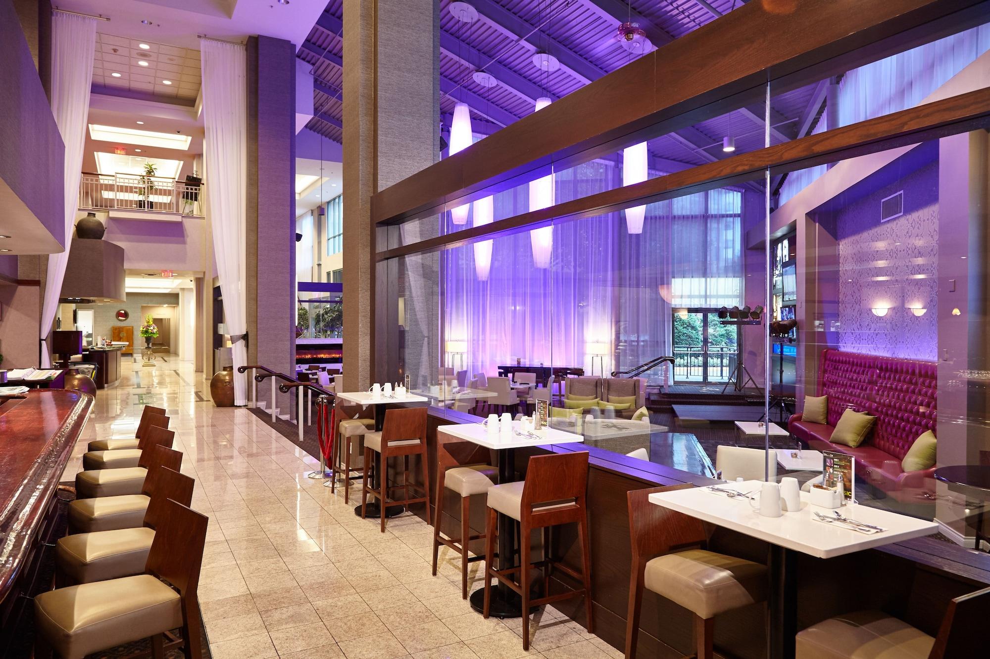 Bar/Salón Executive Plaza Hotel Metro Vancouver