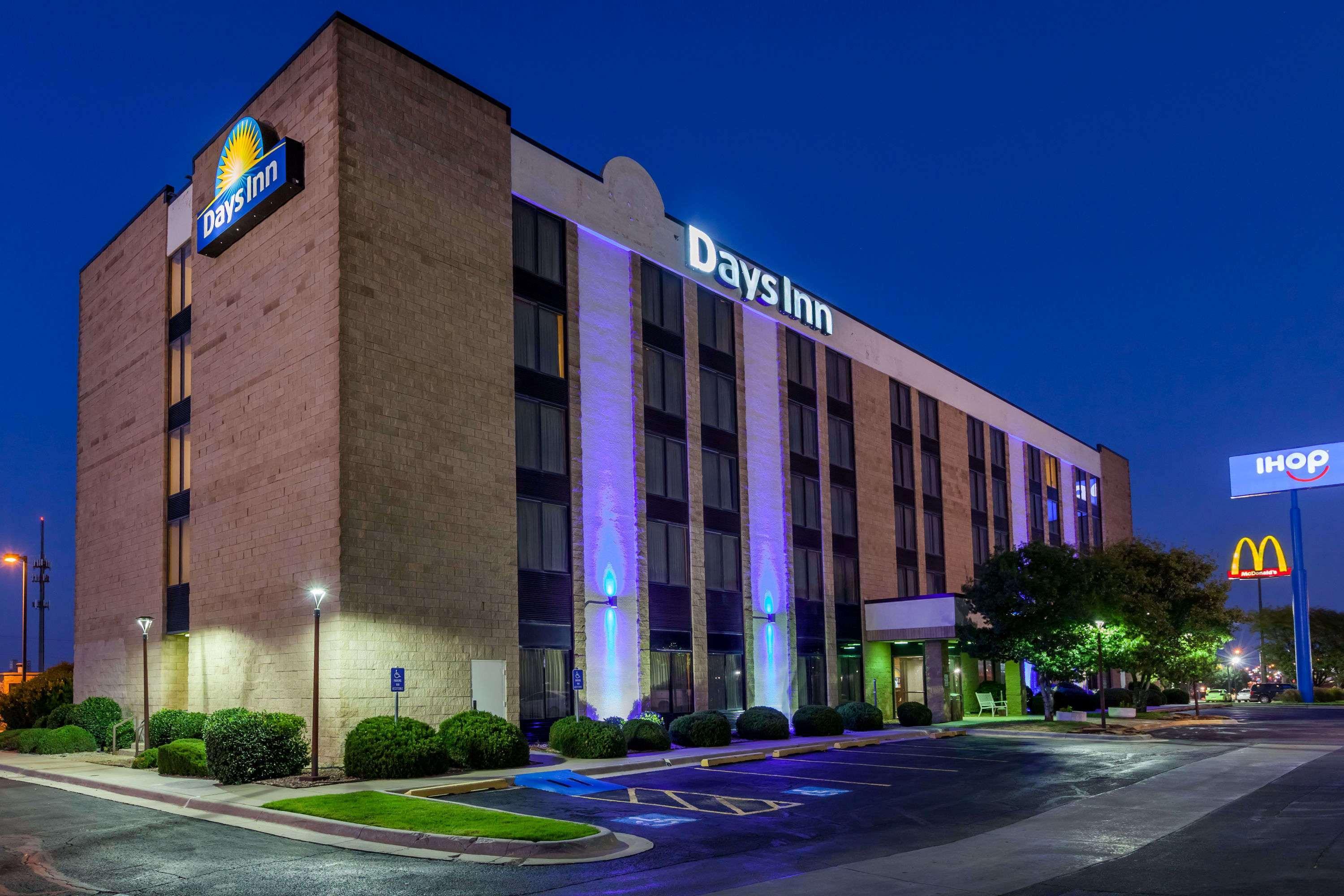 Vista Exterior Days Inn by Wyndham Amarillo East