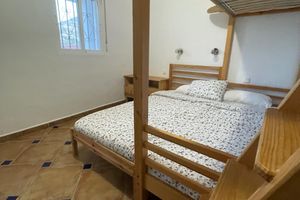 Renta temporal - Lovely 10-bed Villa With Private Pool & Garden