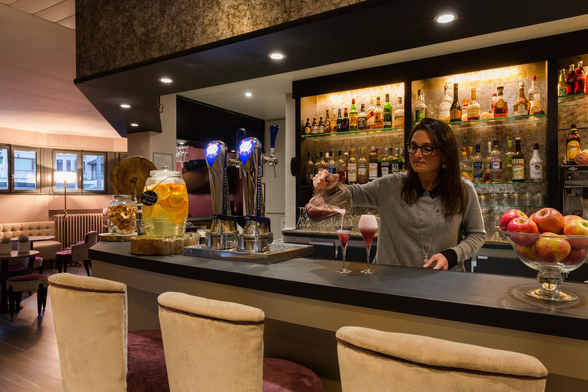 Bar/Salón Hôtel Beauregard, The Originals Relais