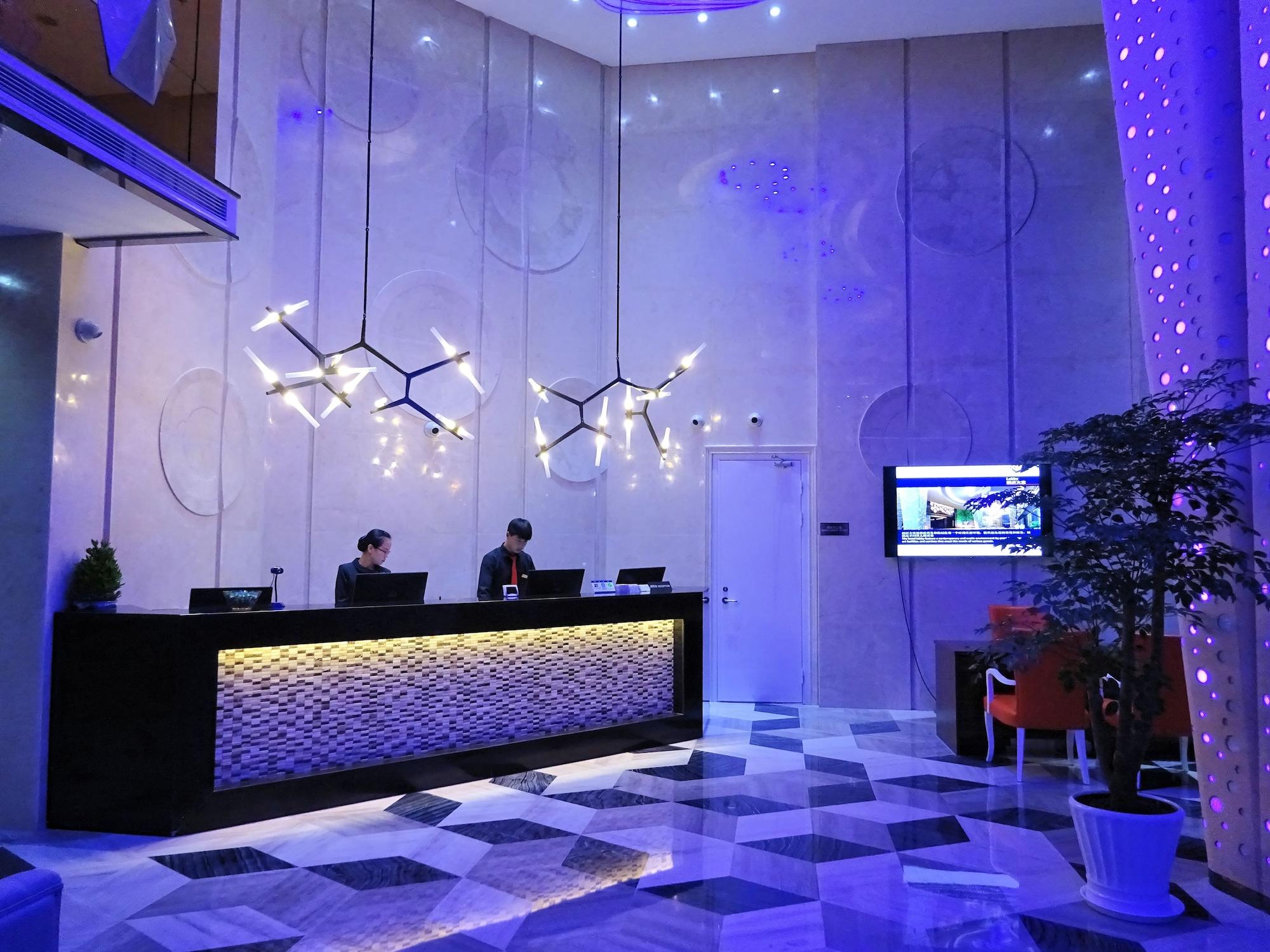 Vista Lobby Holiday Villa Hotel & Residence