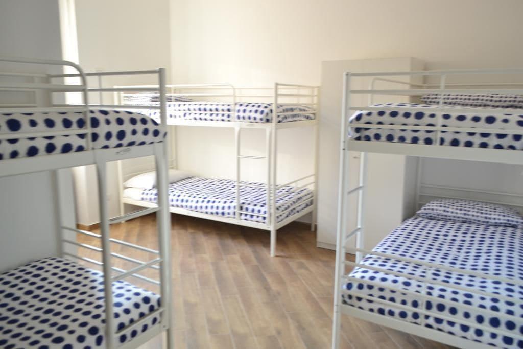 Varios Gloria Hostel